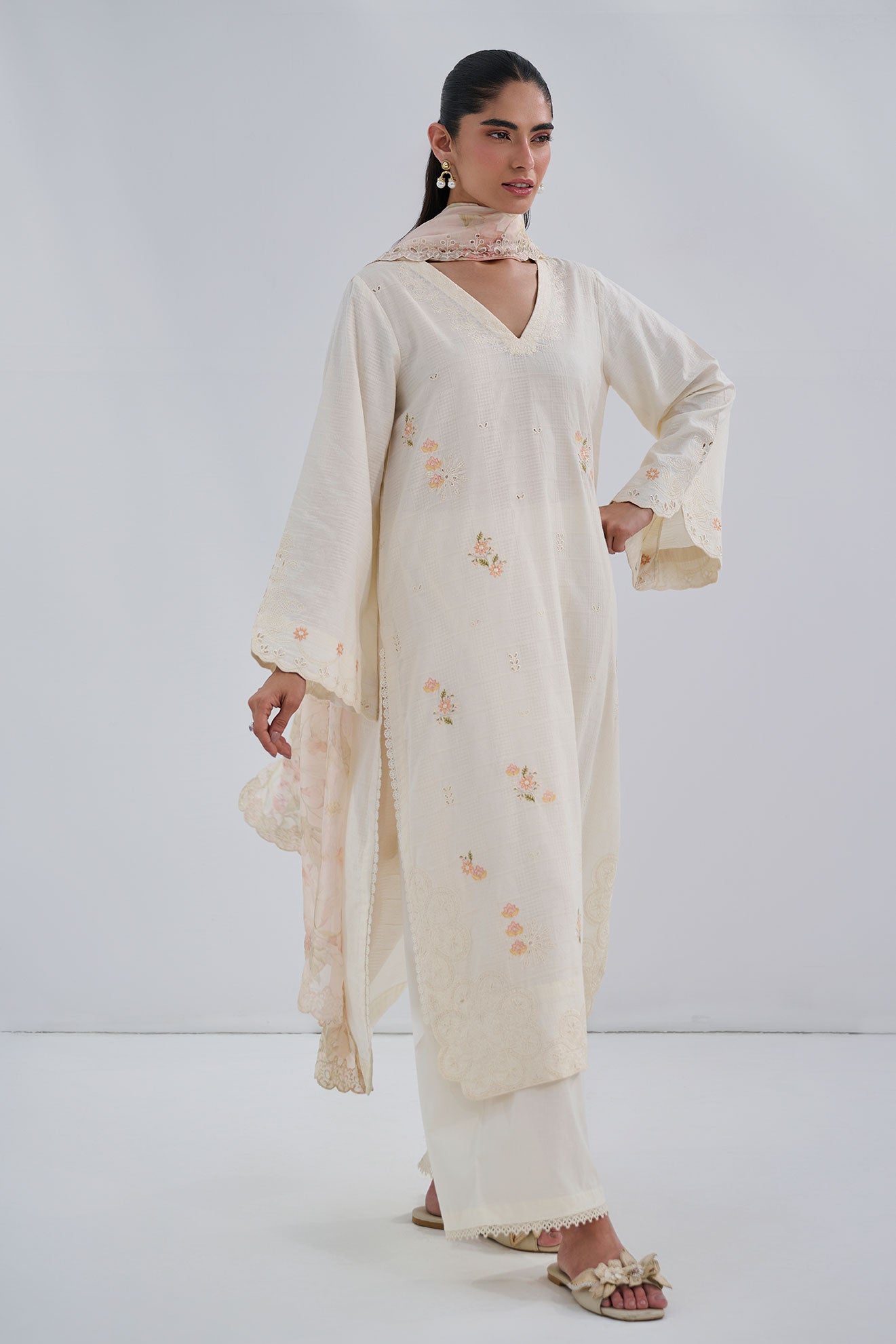 SS25DC-2565 OFFWHITE COTTON JACQUARD 2PCS EMBROIDERED KURTA WITH TROUSER