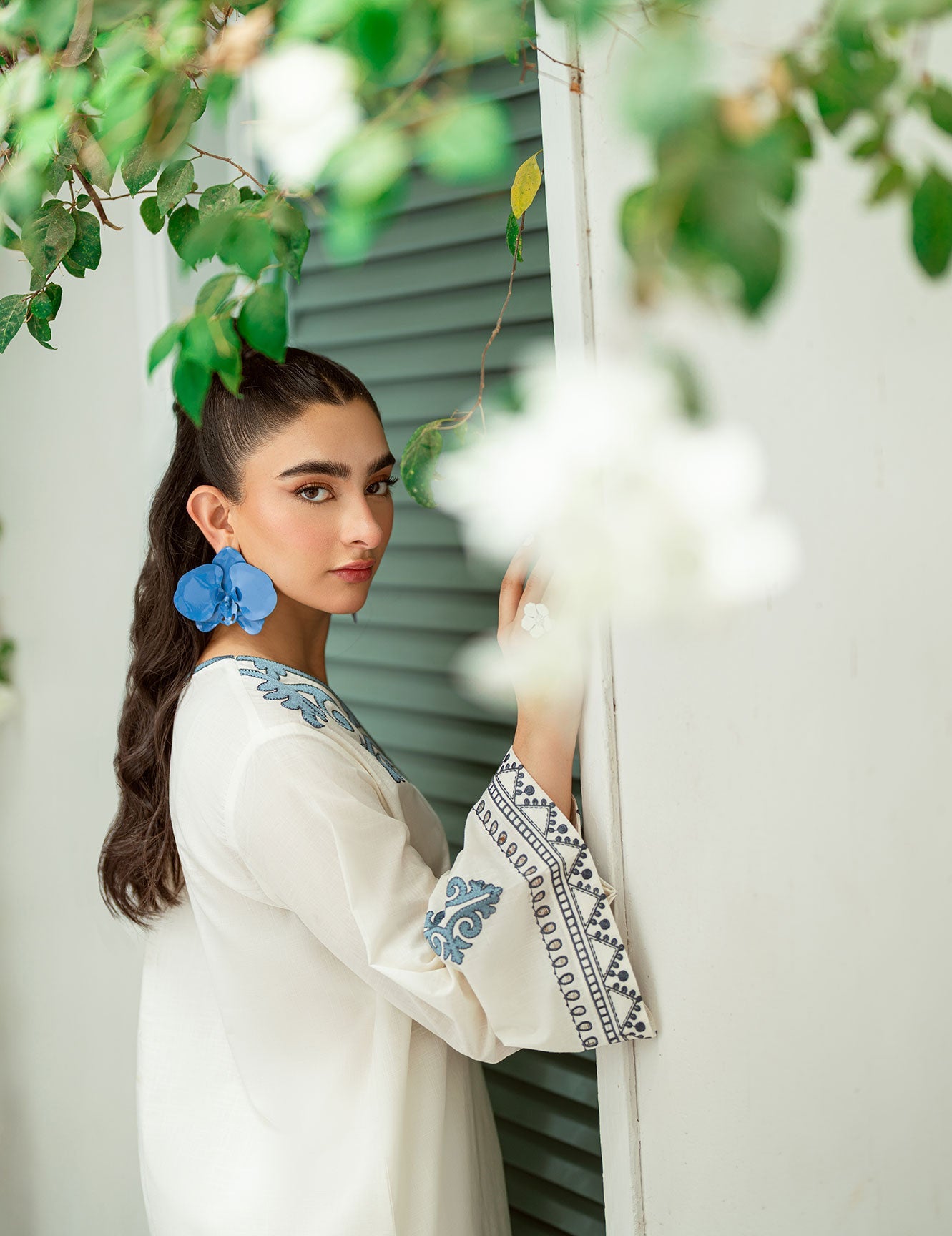 SS25DC-2574 WHITE 2PCS EMBROIDERED KURTA WITH TROUSER