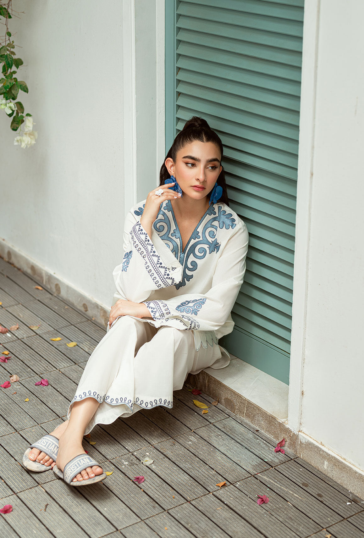 SS25DC-2574 WHITE 2PCS EMBROIDERED KURTA WITH TROUSER