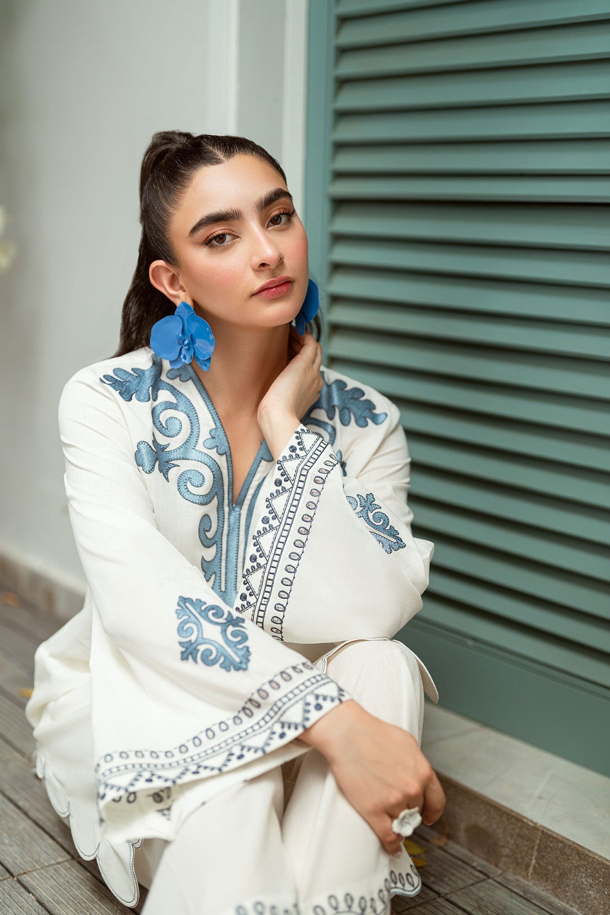 SS25DC-2574 WHITE 2PCS EMBROIDERED KURTA WITH TROUSER