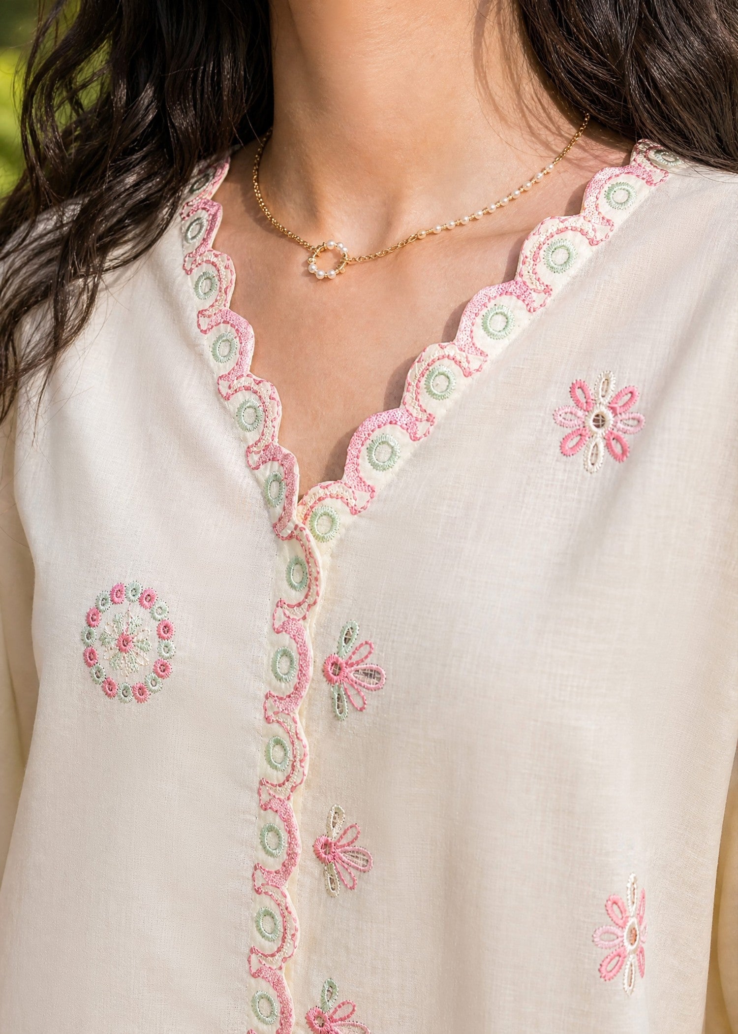 SS26DC-2625 OFF WHITE 2PCS EMBROIDERED KURTA WITH TROUSER
