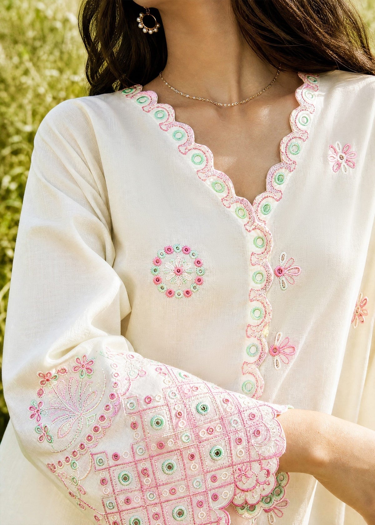 SS26DC-2625 OFF WHITE 2PCS EMBROIDERED KURTA WITH TROUSER