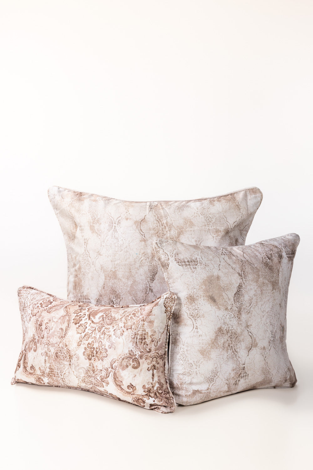 https://cdn.shopify.com/s/files/1/0706/3253/8159/files/DGDB-005T-200SquareCushionCushion_4.jpg?v=1771495068