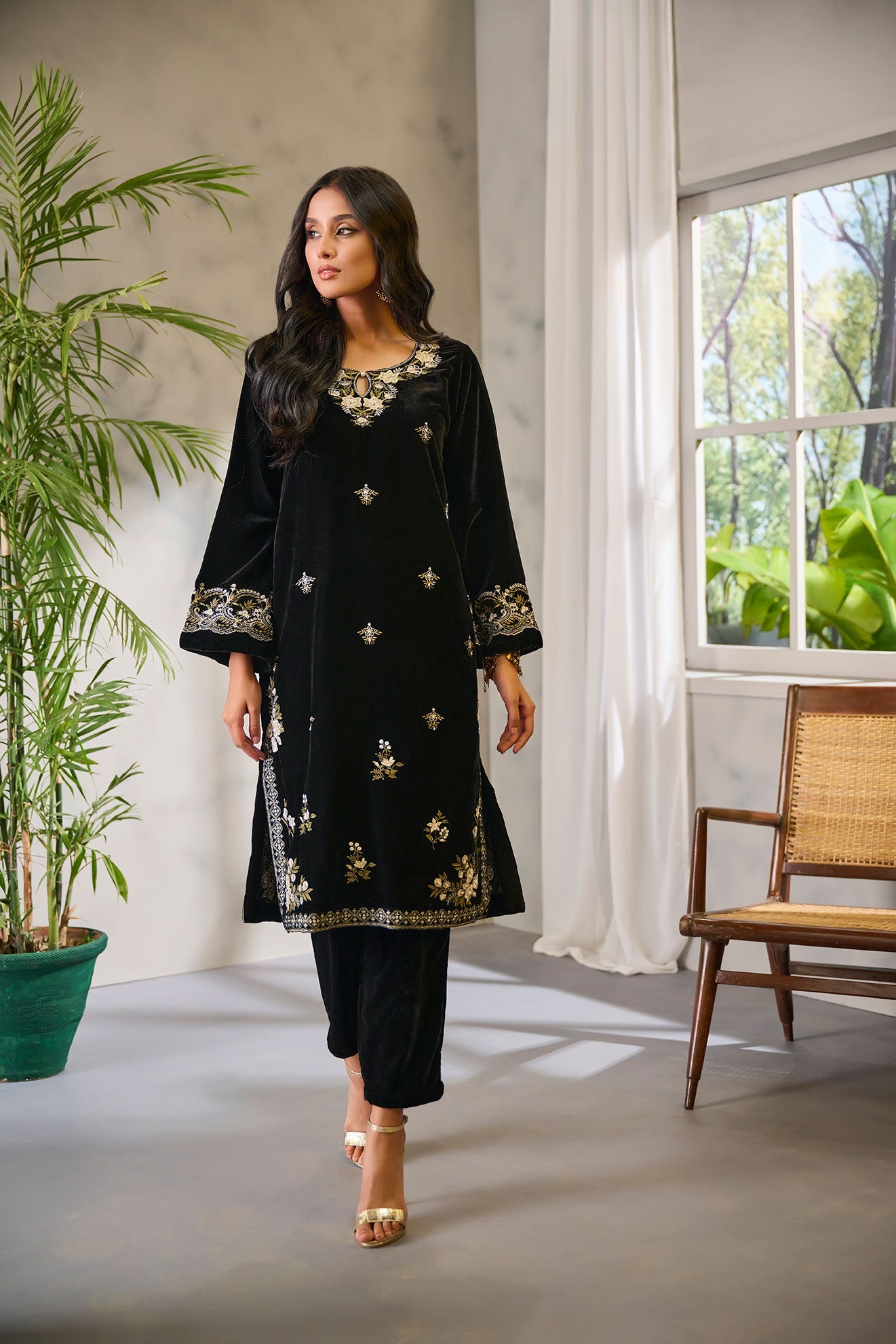 https://cdn.shopify.com/s/files/1/0587/3080/7460/products/DHANAK-VELVET-221978.jpg?v=1736415277