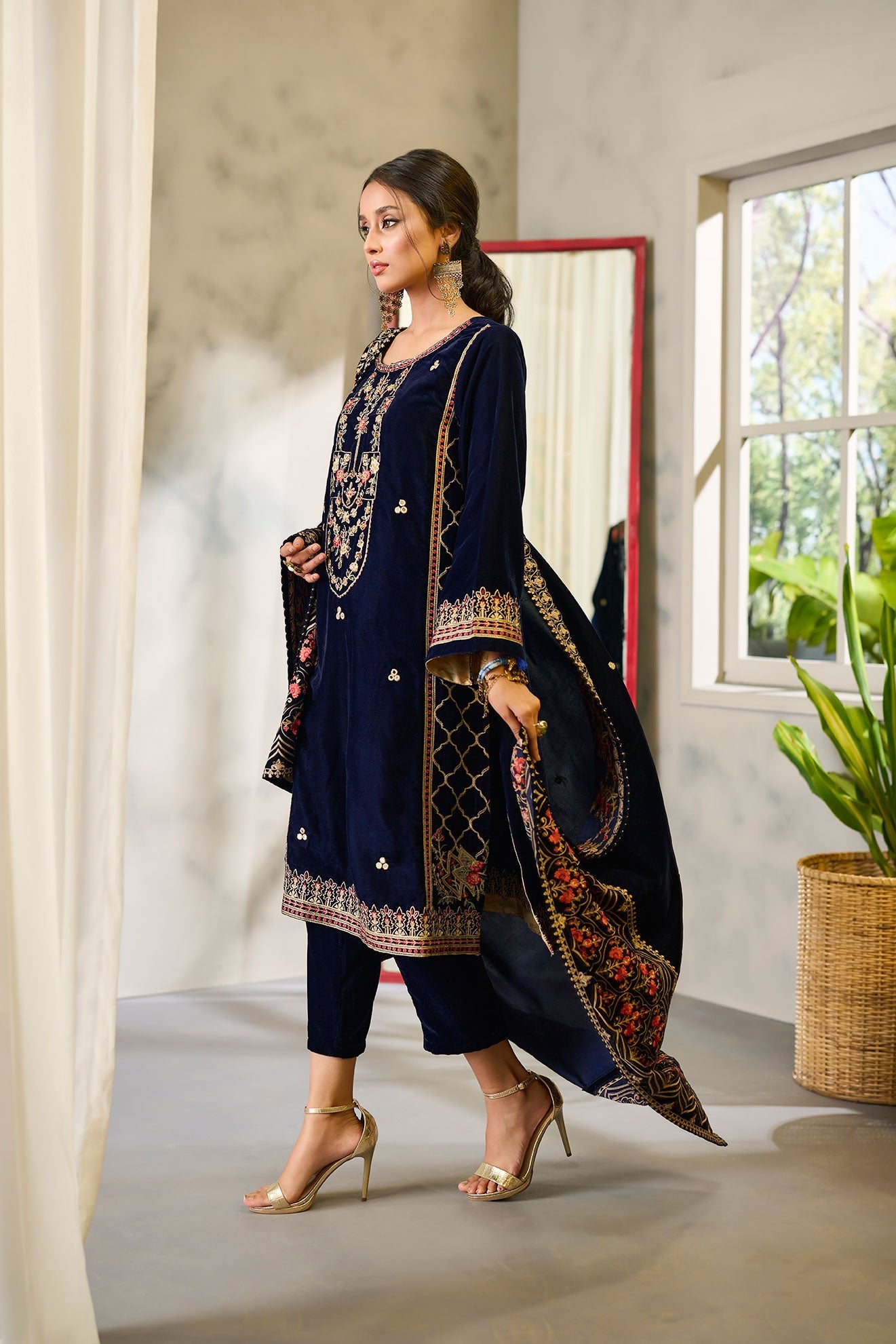 https://cdn.shopify.com/s/files/1/0587/3080/7460/products/DHANAK-VELVET-222296_a05abdf9-883a-45fd-8c19-e73450fa834b.jpg?v=1736415276