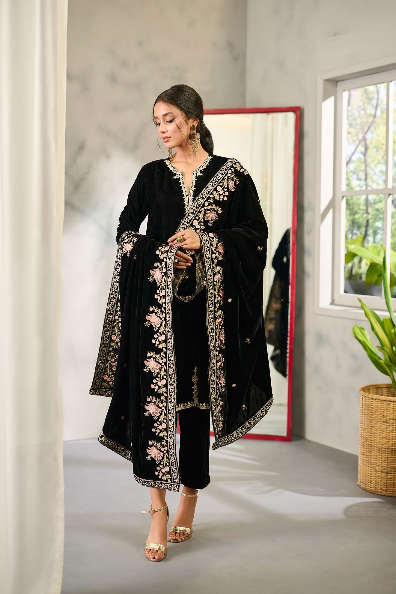 https://cdn.shopify.com/s/files/1/0587/3080/7460/products/DHANAK-VELVET-222394.jpg?v=1736415264