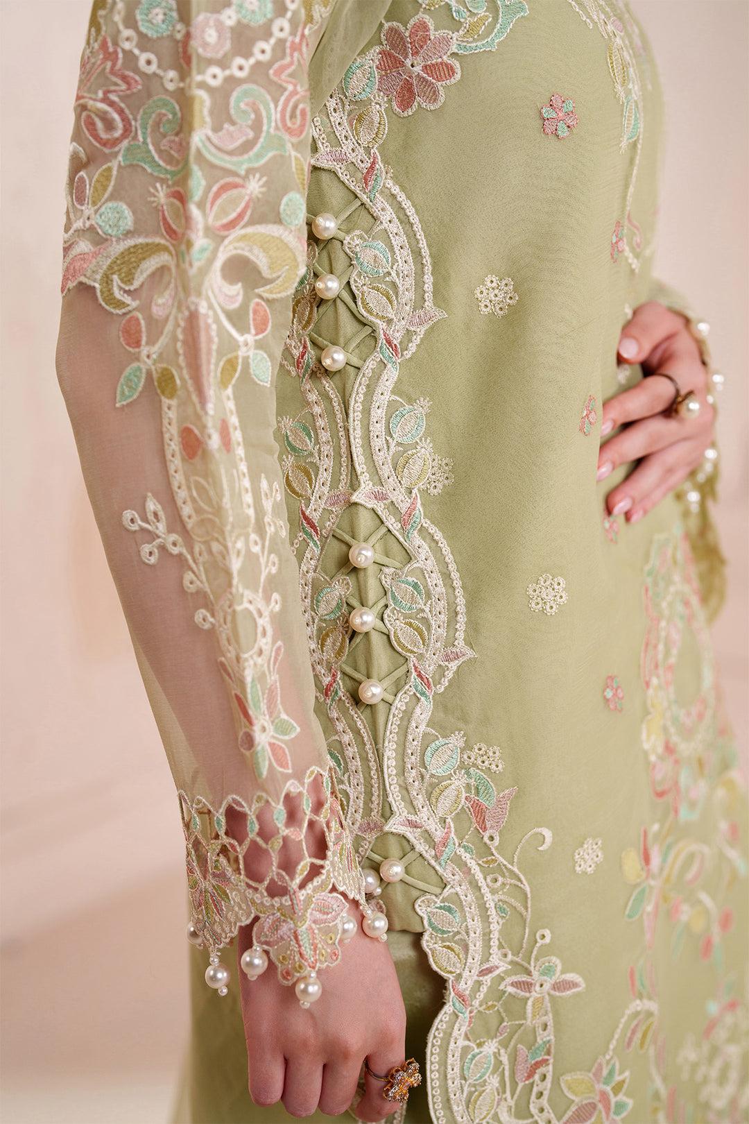 Alizeh – Anya Style