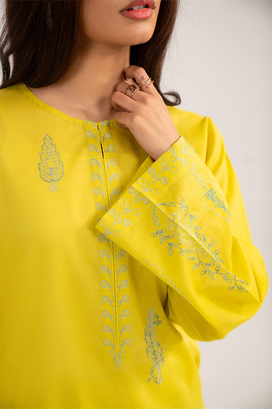 2 Piece Lawn Embroidered Suit (CP0372)