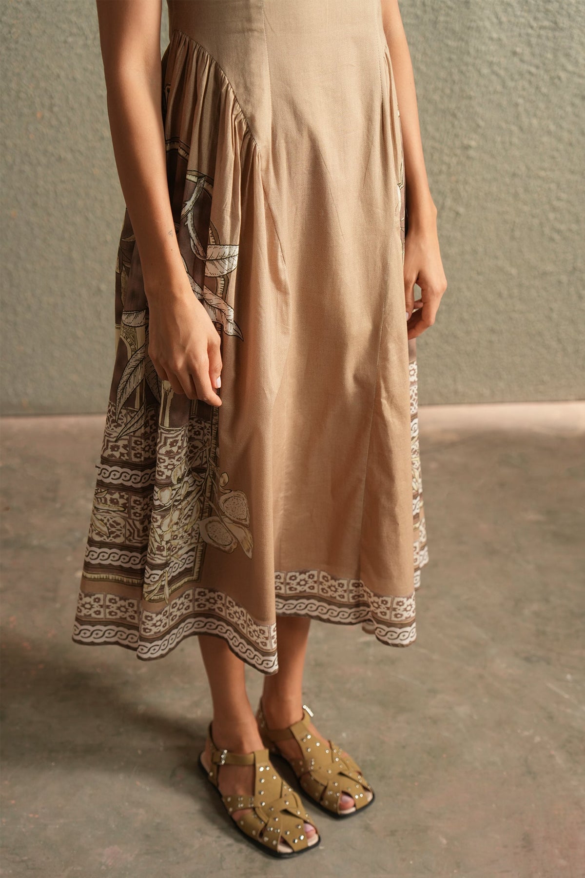 DRESS (E3311/108/007)