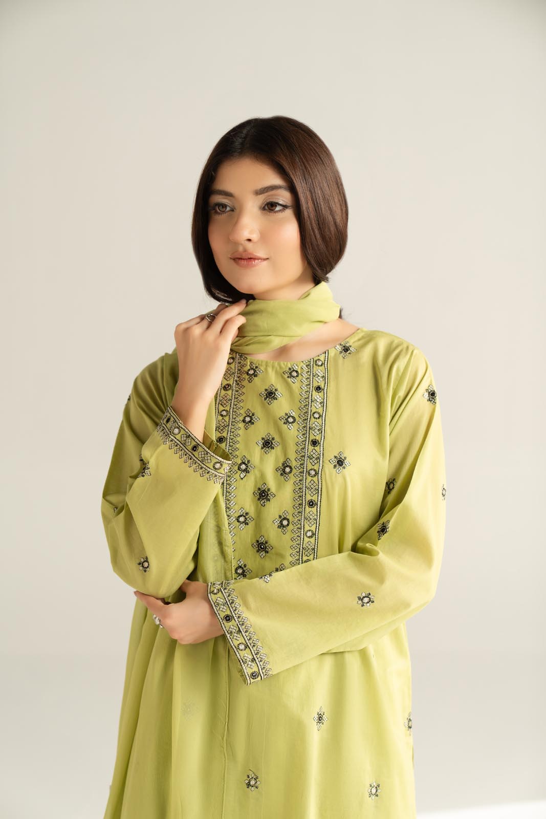 3 Piece Lawn Embroidered Suit (CS0542)
