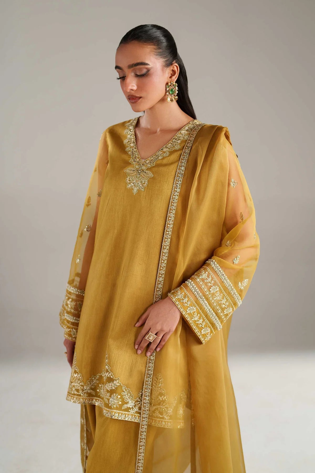 Akbar Aslam – Paree Style