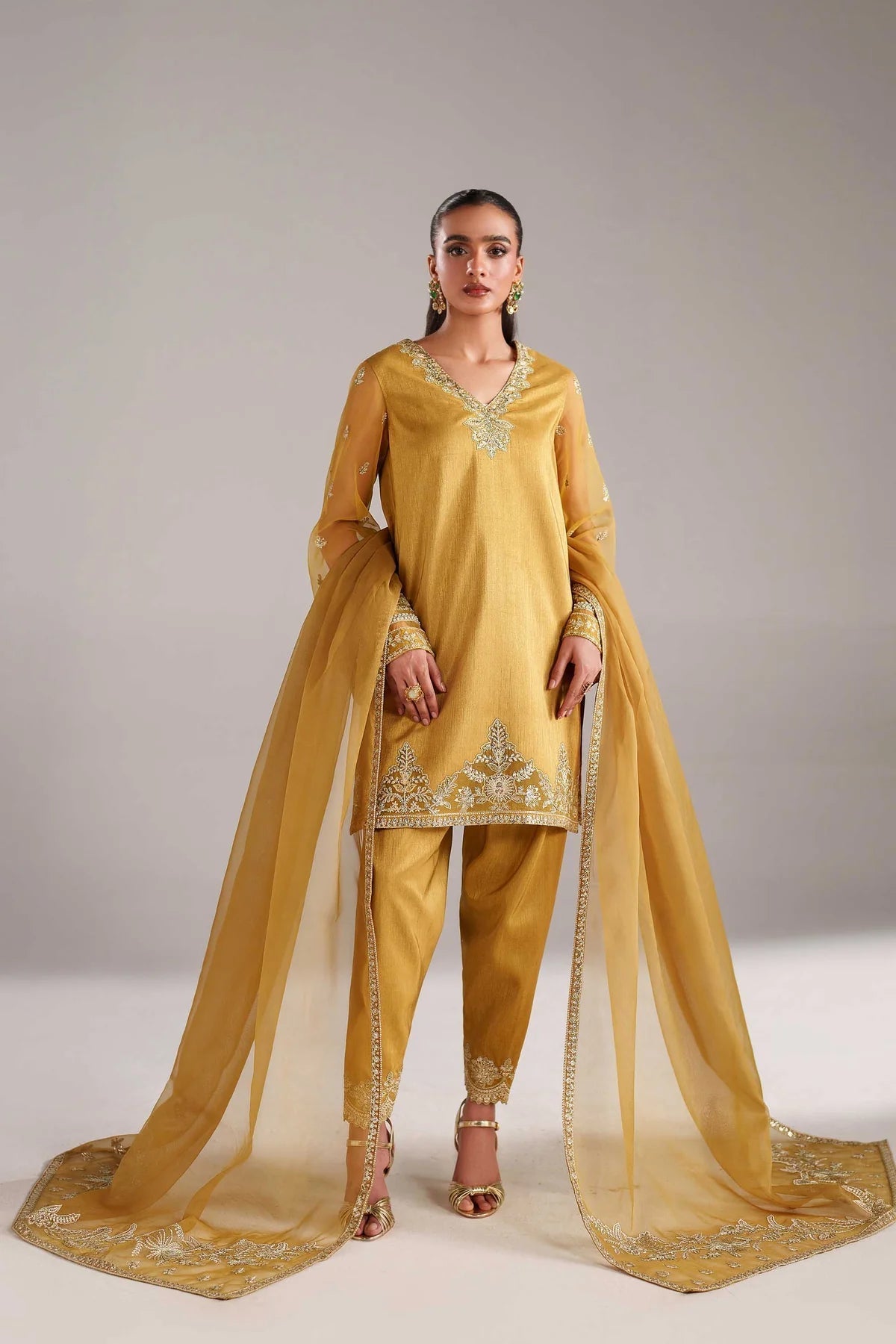 Akbar Aslam – Paree Style