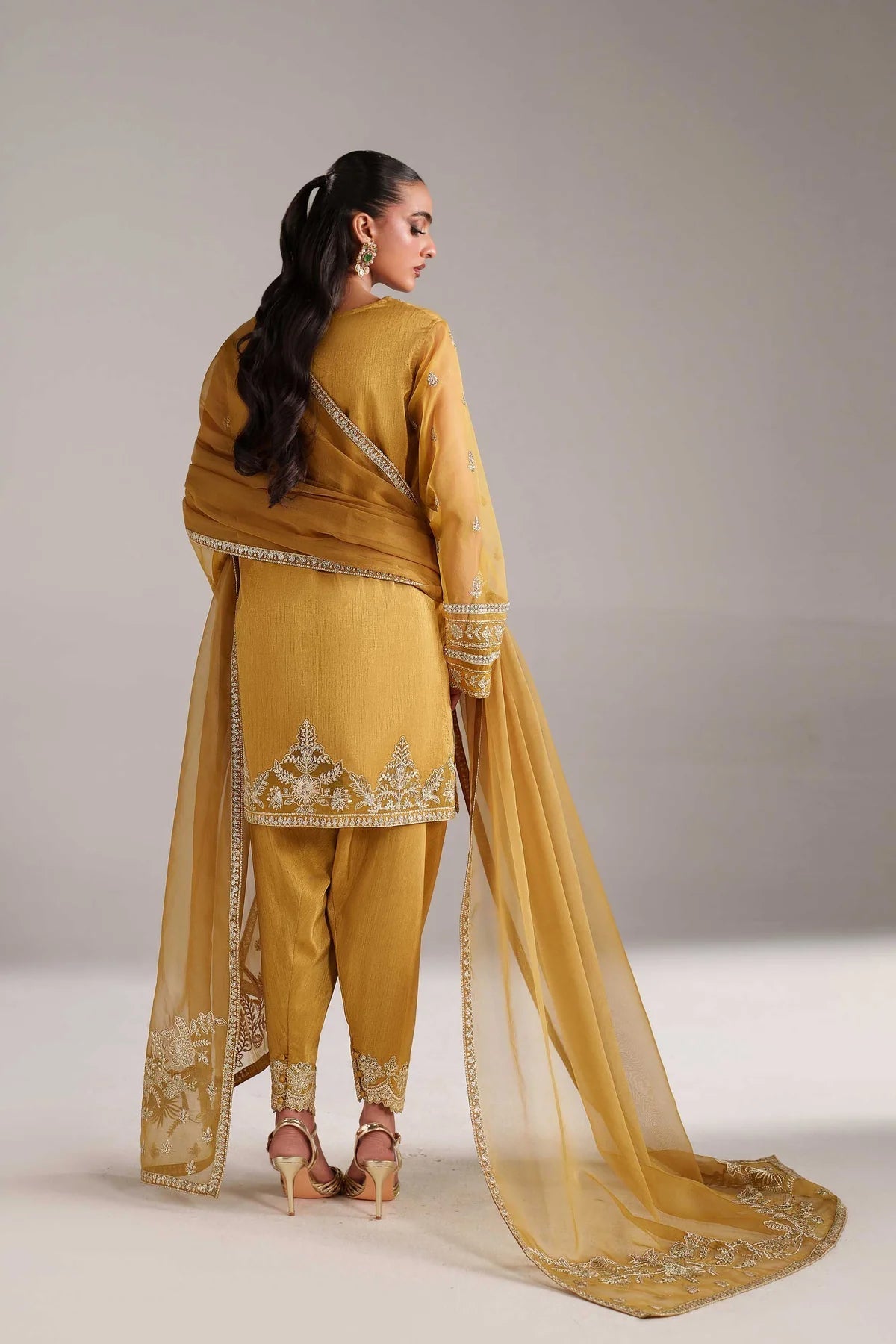 Akbar Aslam – Paree Style