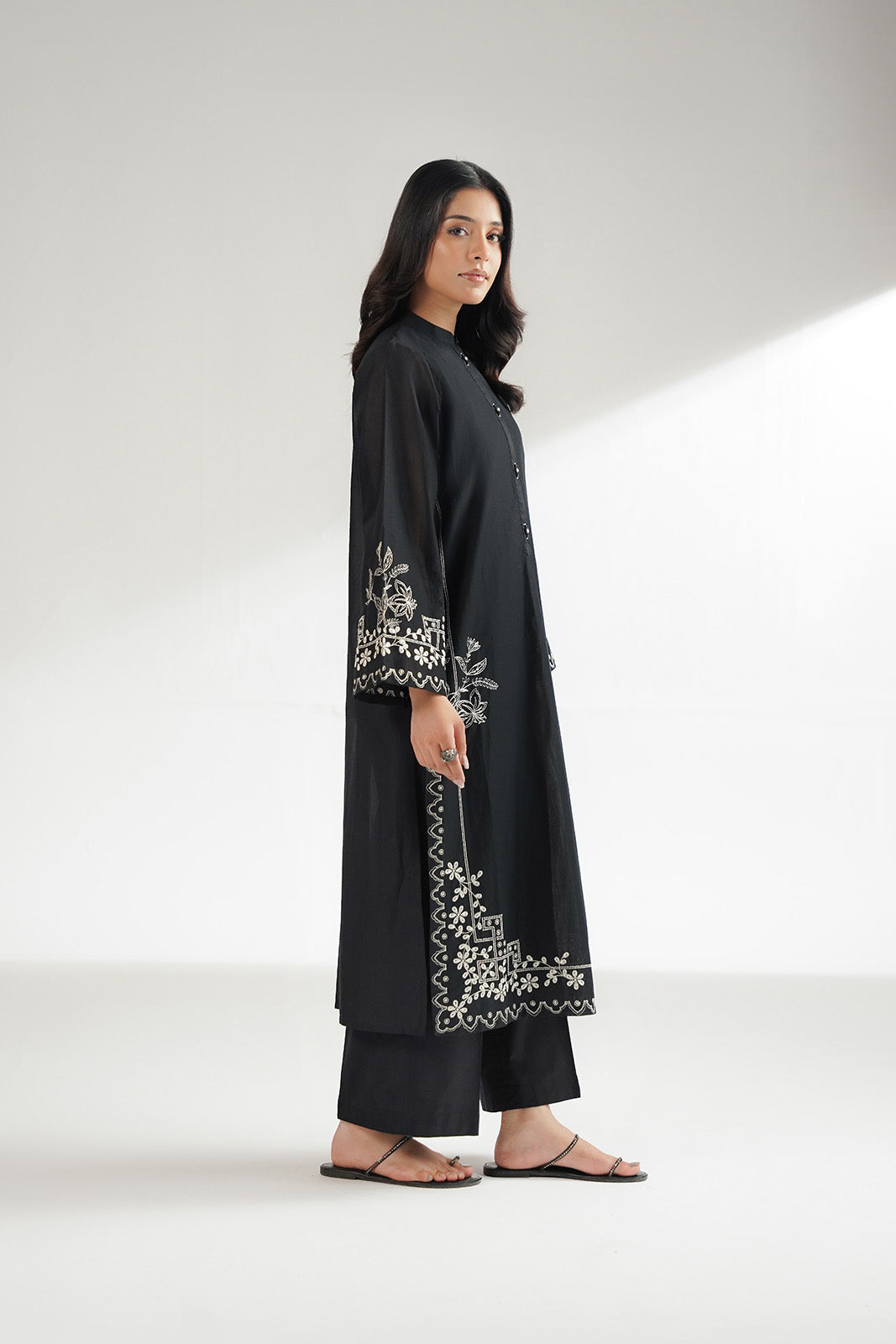 2 Piece Lawn Embroidered Suit (CS0548)