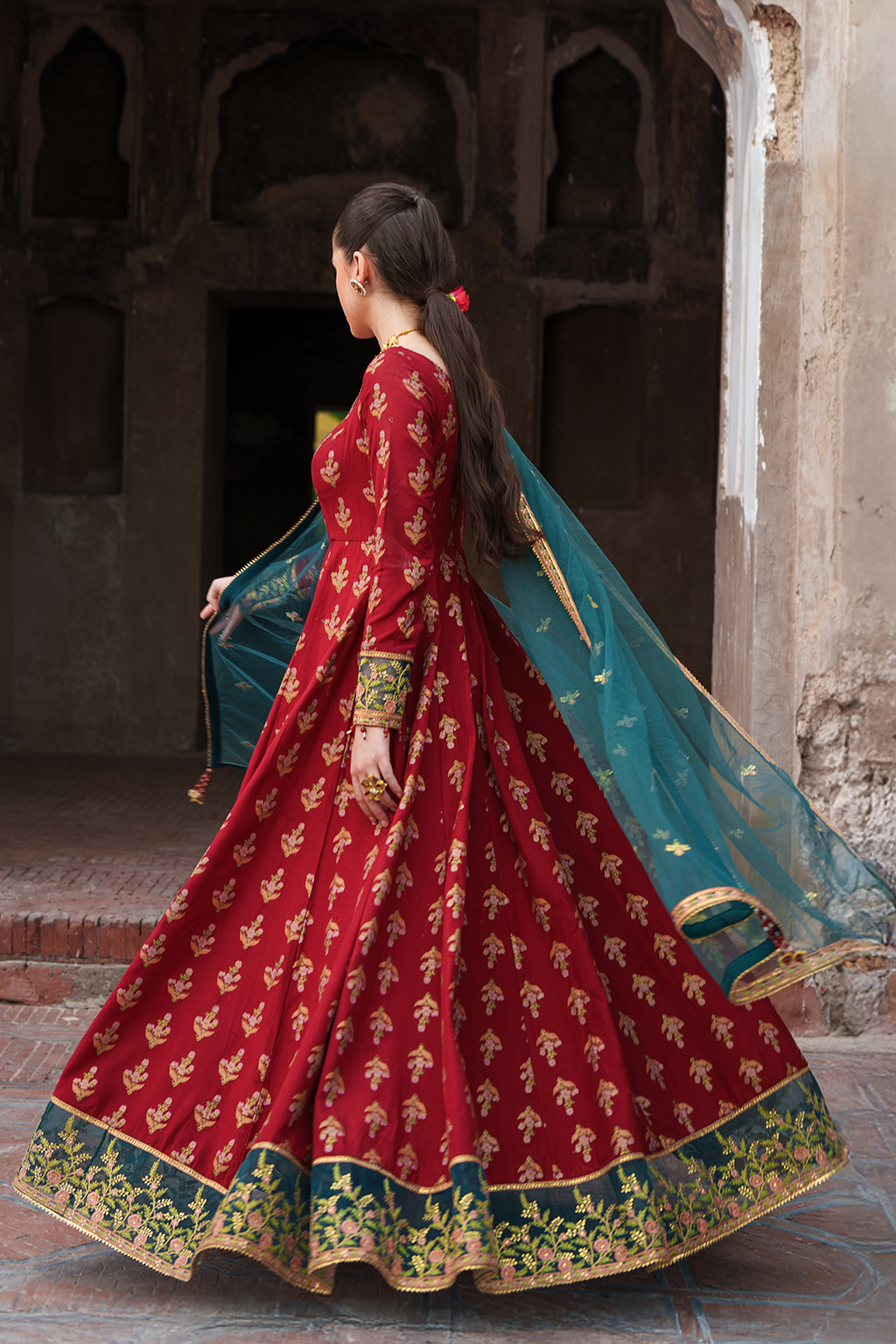 Saad Shaikh – Scarlet Style