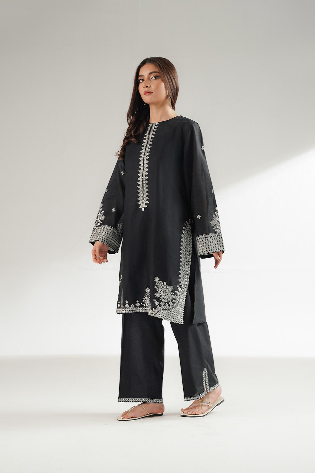 2 Piece Lawn Embroidered Suit (CS0547)