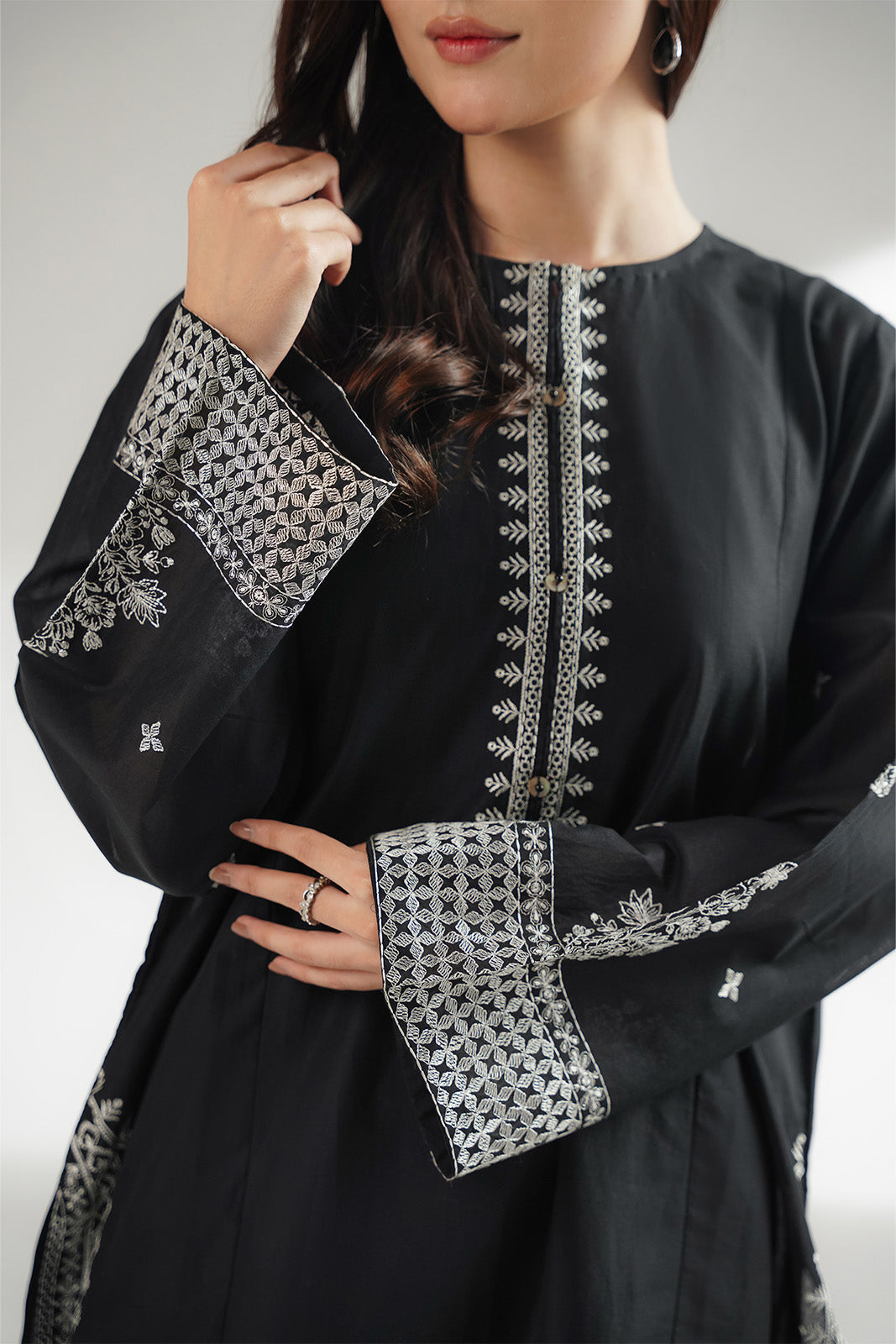 2 Piece Lawn Embroidered Suit (CS0547)