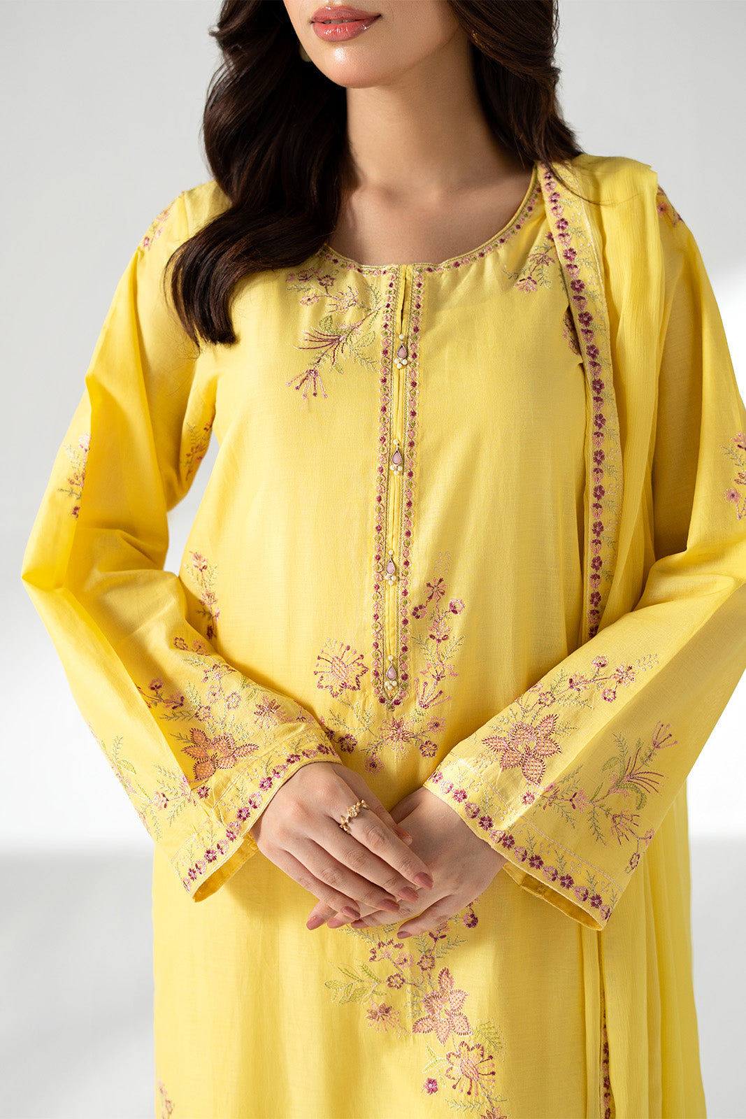 3 Piece Lawn Embroidered Suit (CS0648)