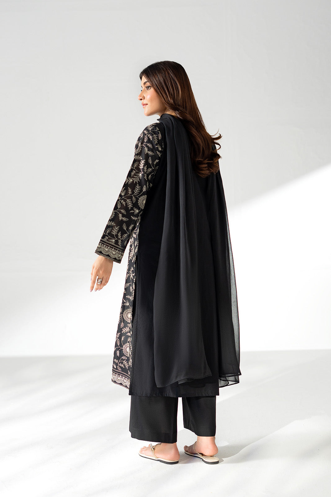3 Piece Lawn Embroidered Suit (CS0639)