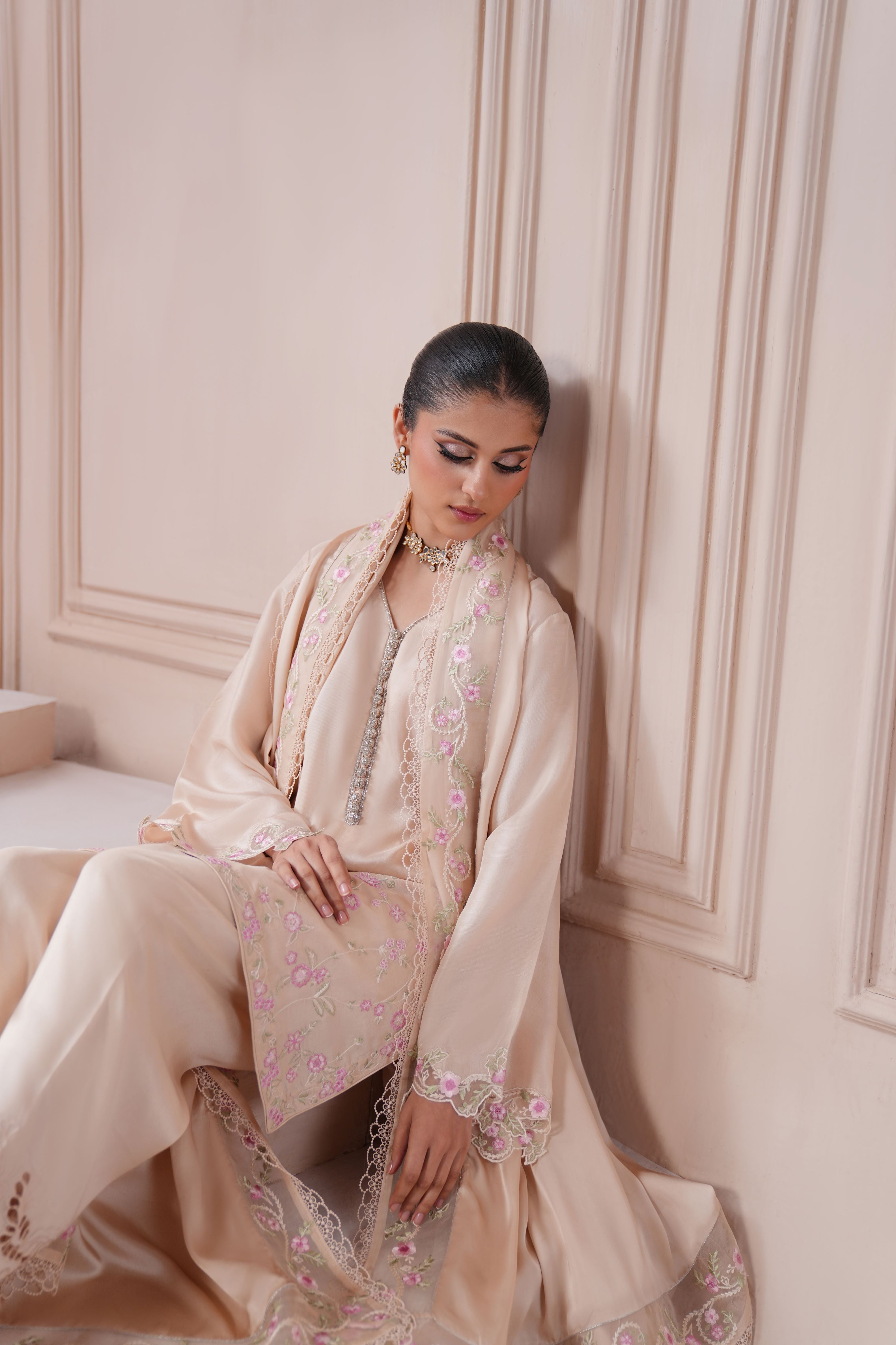 Taupe Ameema