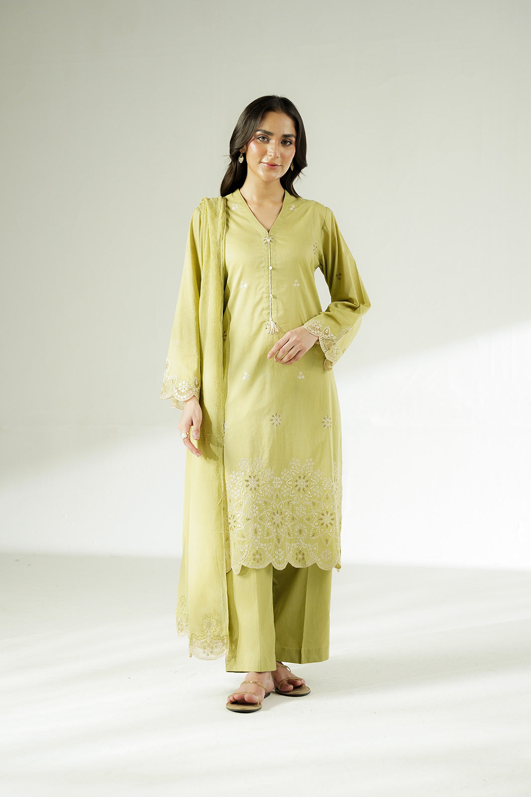 3 Piece Lawn Embroidered Suit (CS0641)