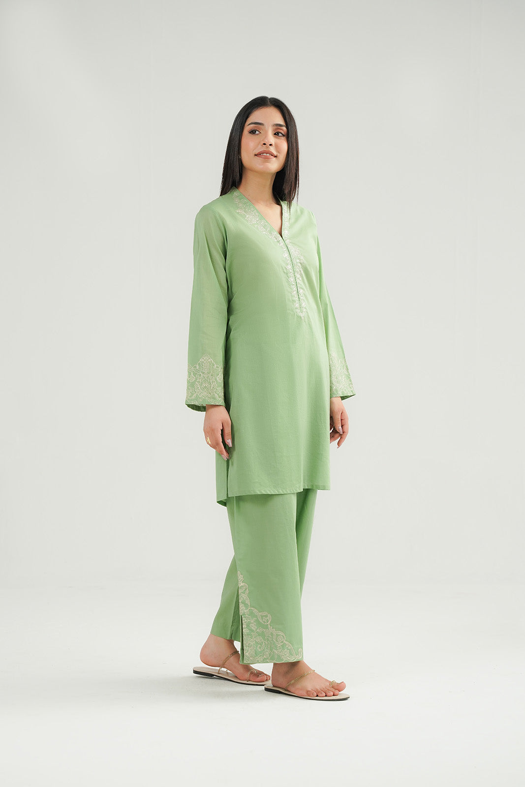 2 Piece Lawn Embroidered Suit (CP0429)