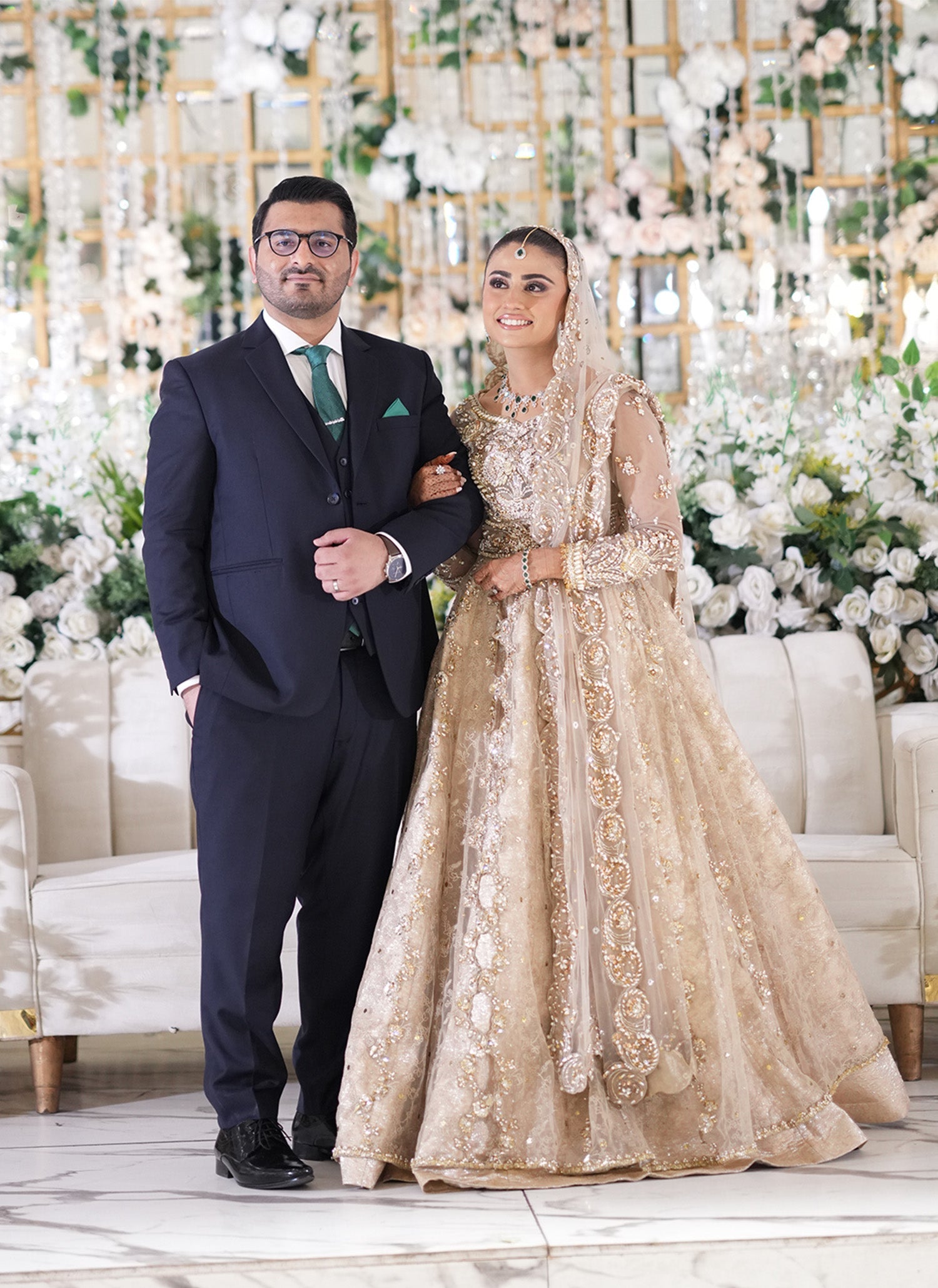 sadaf-fawad-khan-pool-35397841