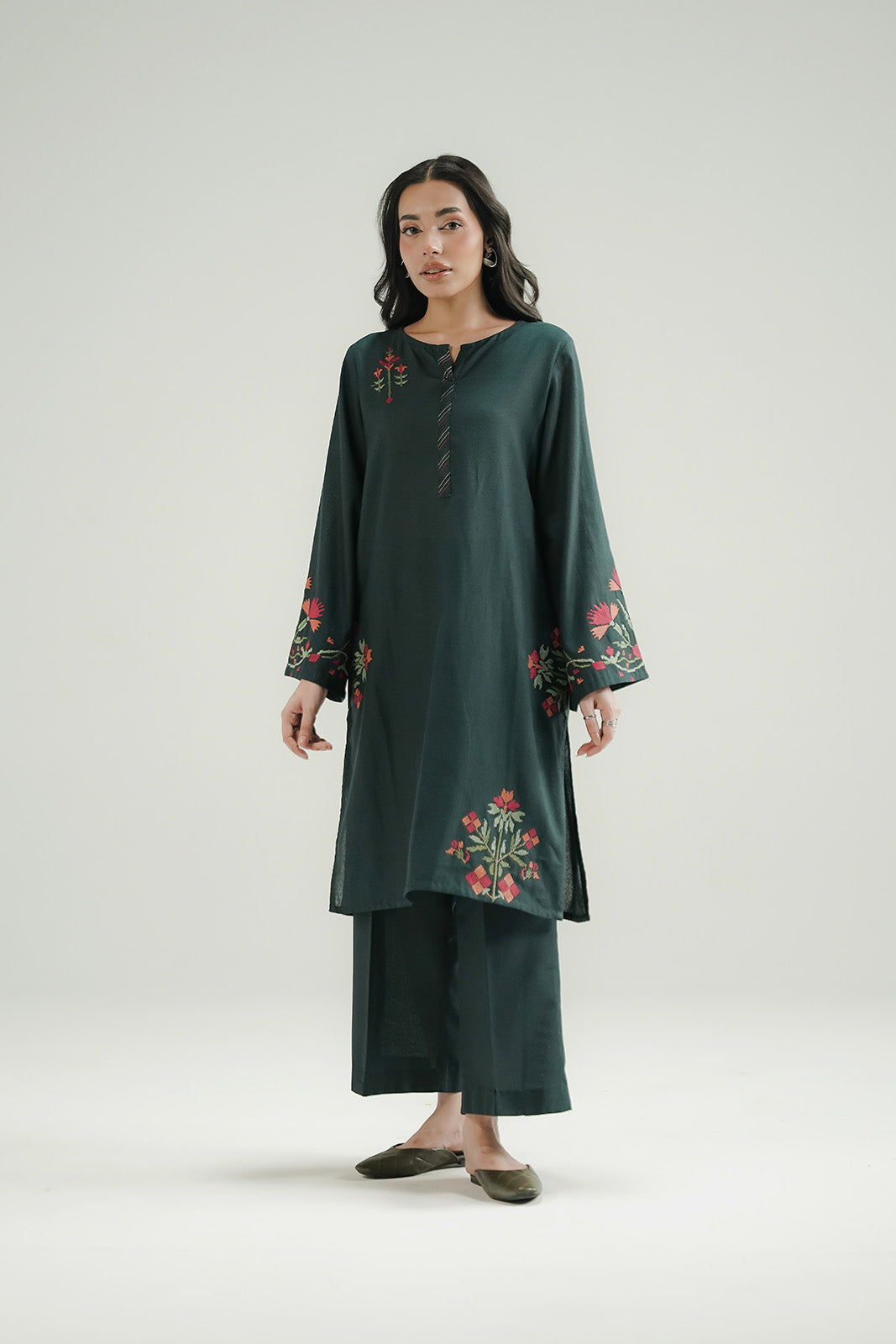 2 Piece Lawn Karandi Embroidered Suit (CP0571)