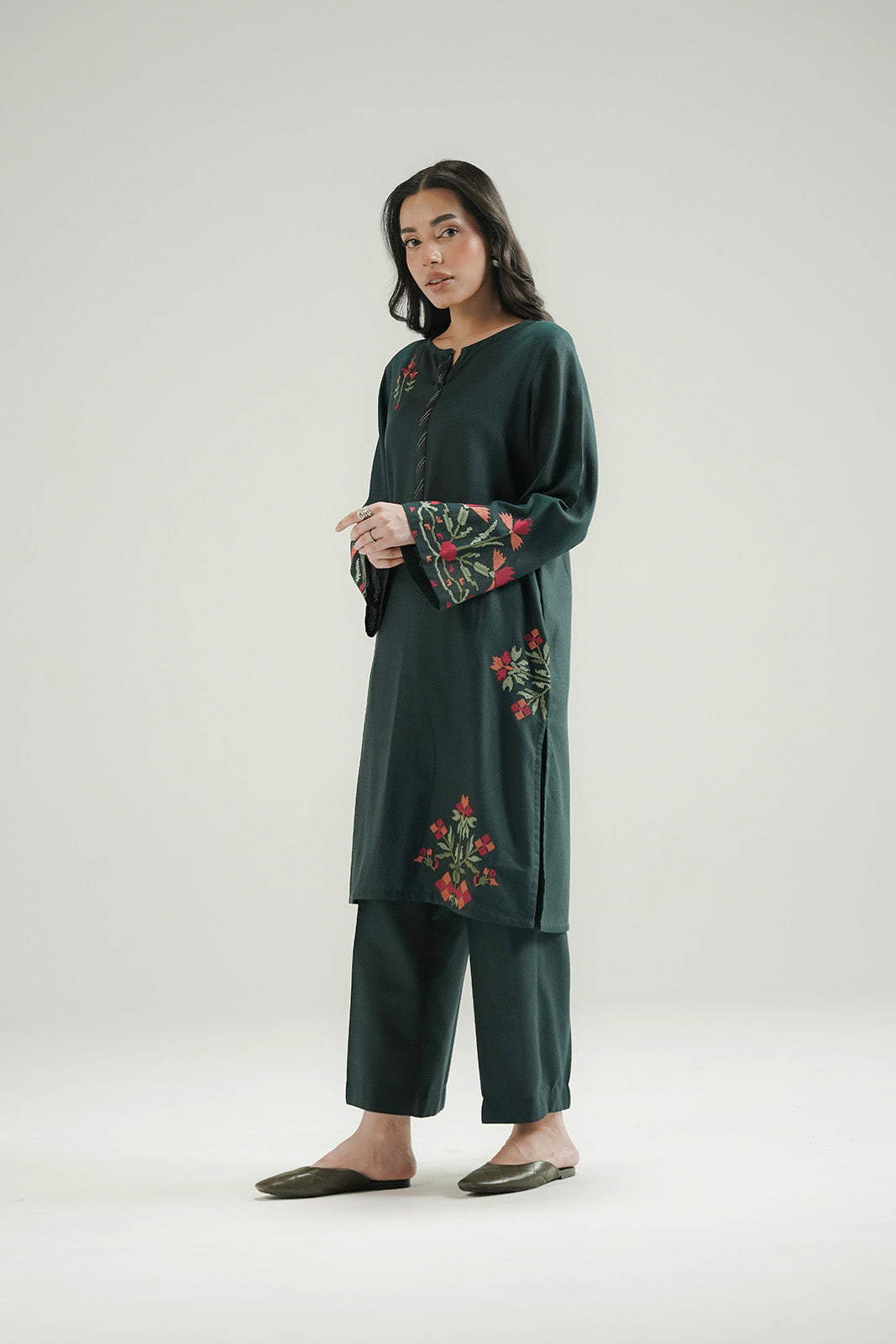 2 Piece Lawn Karandi Embroidered Suit (CP0571)