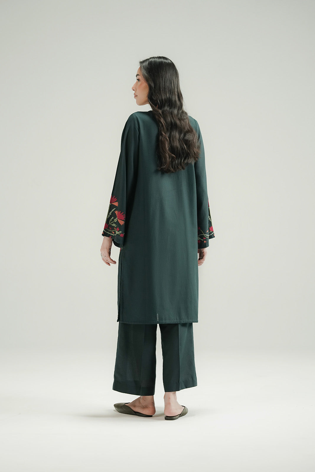 2 Piece Lawn Karandi Embroidered Suit (CP0571)