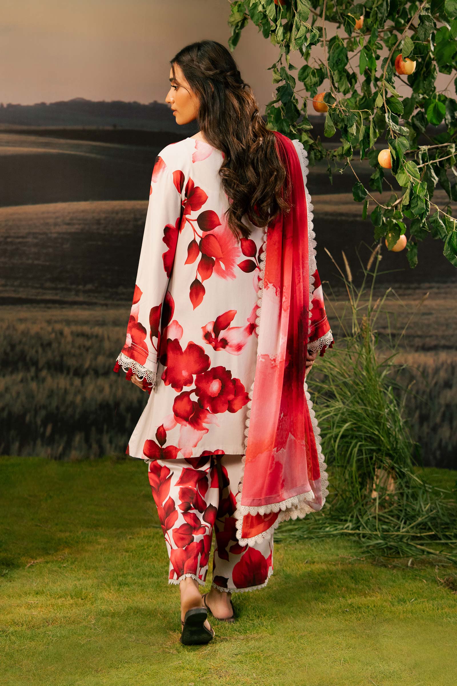 3 Pc Unstitched Embroidered Arabic Lawn Suit | MB-PFUS25-01B