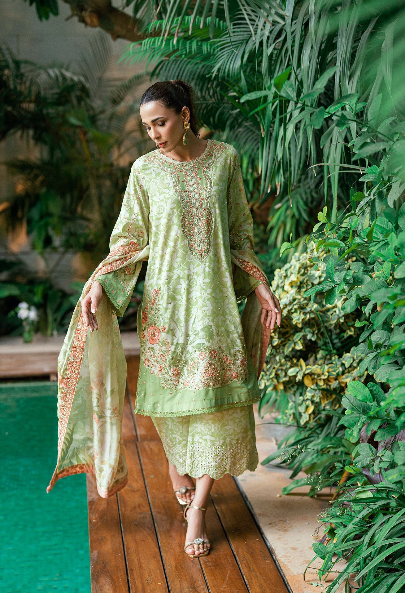 SS25DA-2751 L-GREEN 2PCS HAND EMBELLISHED KURTA WITH TROUSER