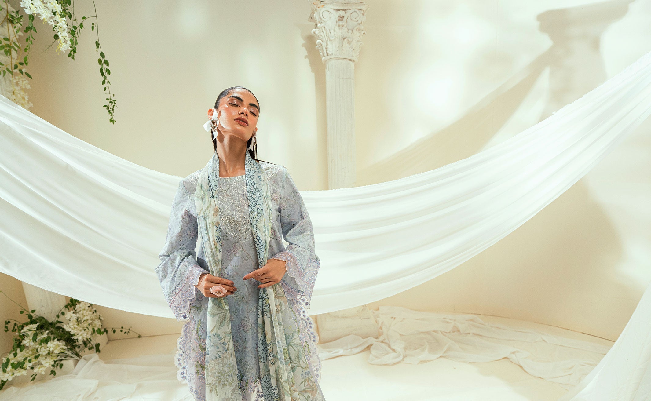 SS25DC-2551 SKY BLUE LAWN 2PCS EMBROIDERED KURTA WITH TROUSER