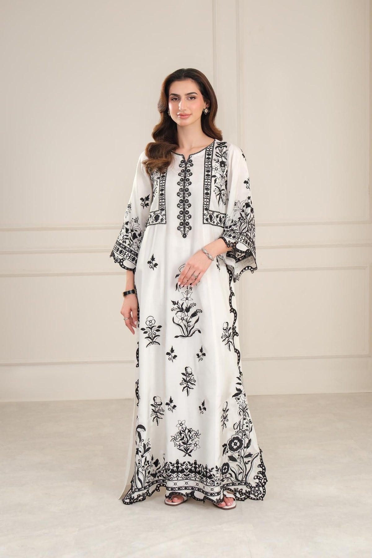D5 - White Kaftan