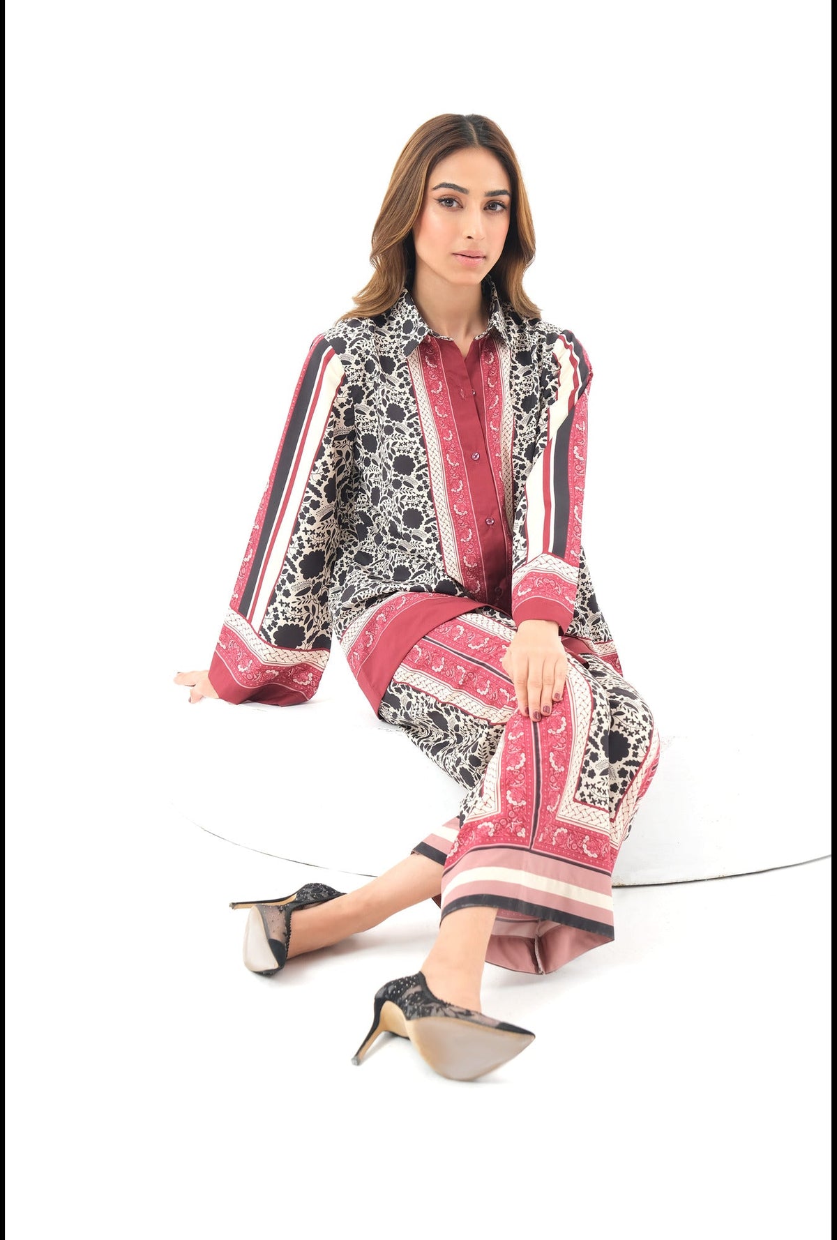 D5 - White Kaftan
