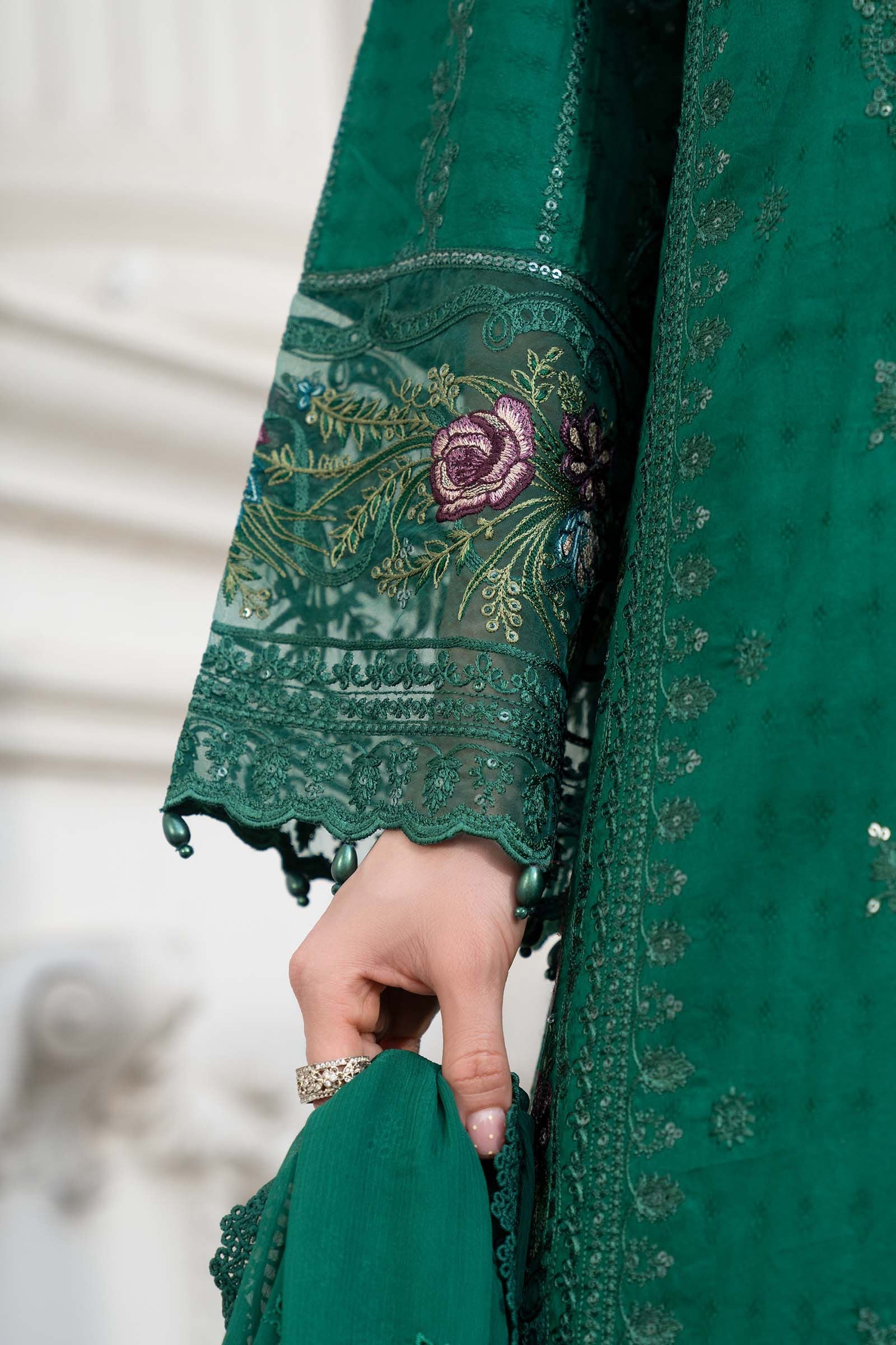 https://cdn.shopify.com/s/files/1/0620/8788/9062/files/DWEA2525R1Closeup_F.jpg?v=1779700359