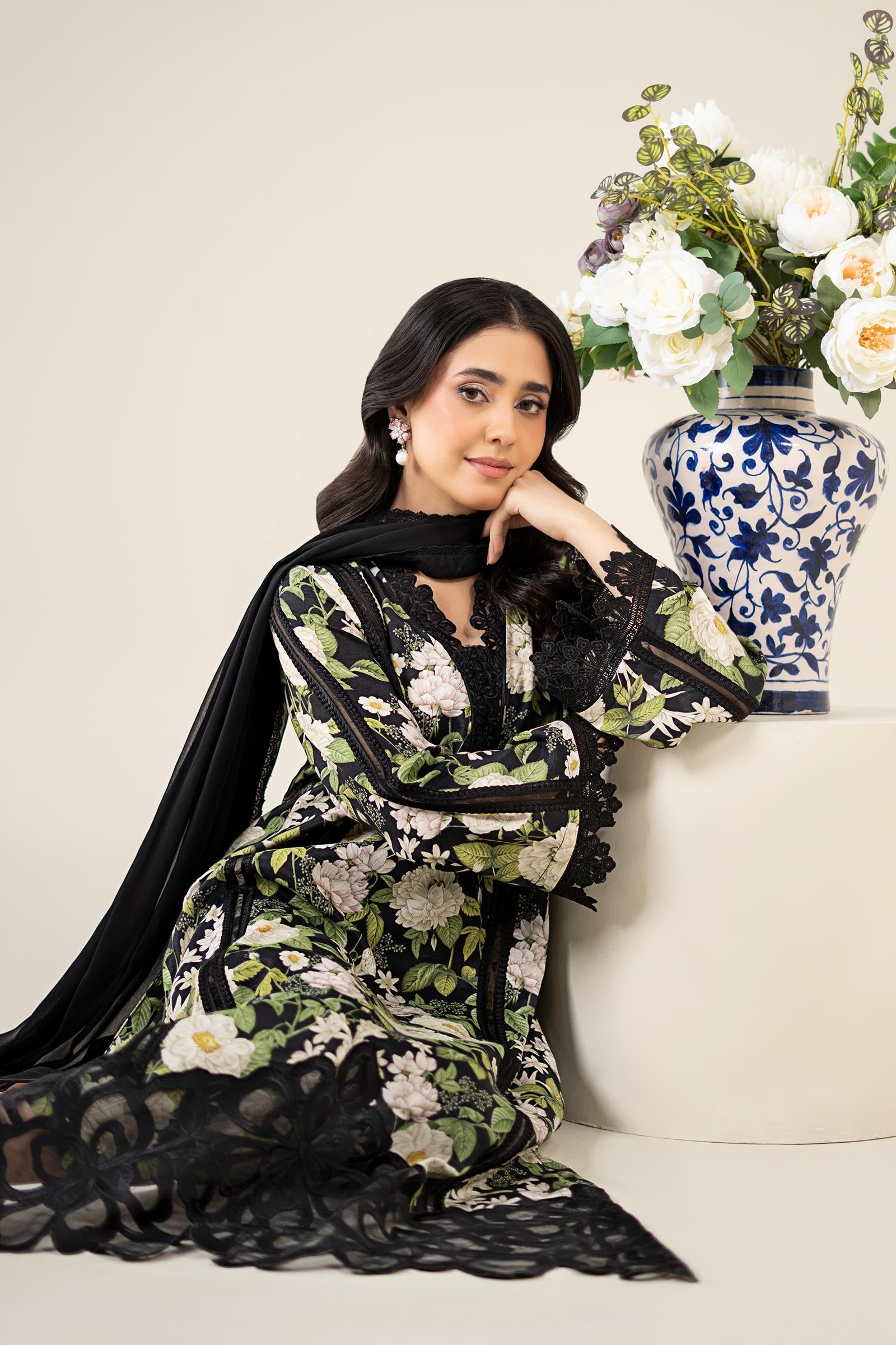 https://cdn.shopify.com/s/files/1/0620/8788/9062/files/DWEA2556R1BlackCloseup_E.jpg?v=1780402932