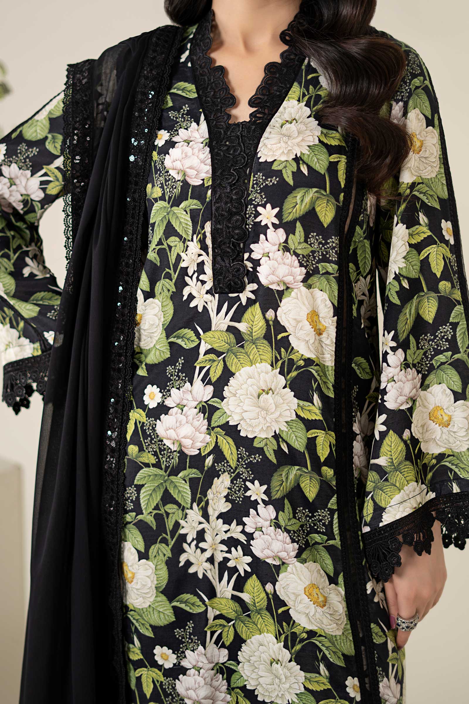 https://cdn.shopify.com/s/files/1/0620/8788/9062/files/DWEA2556R1BlackCloseup_G.jpg?v=1780402932