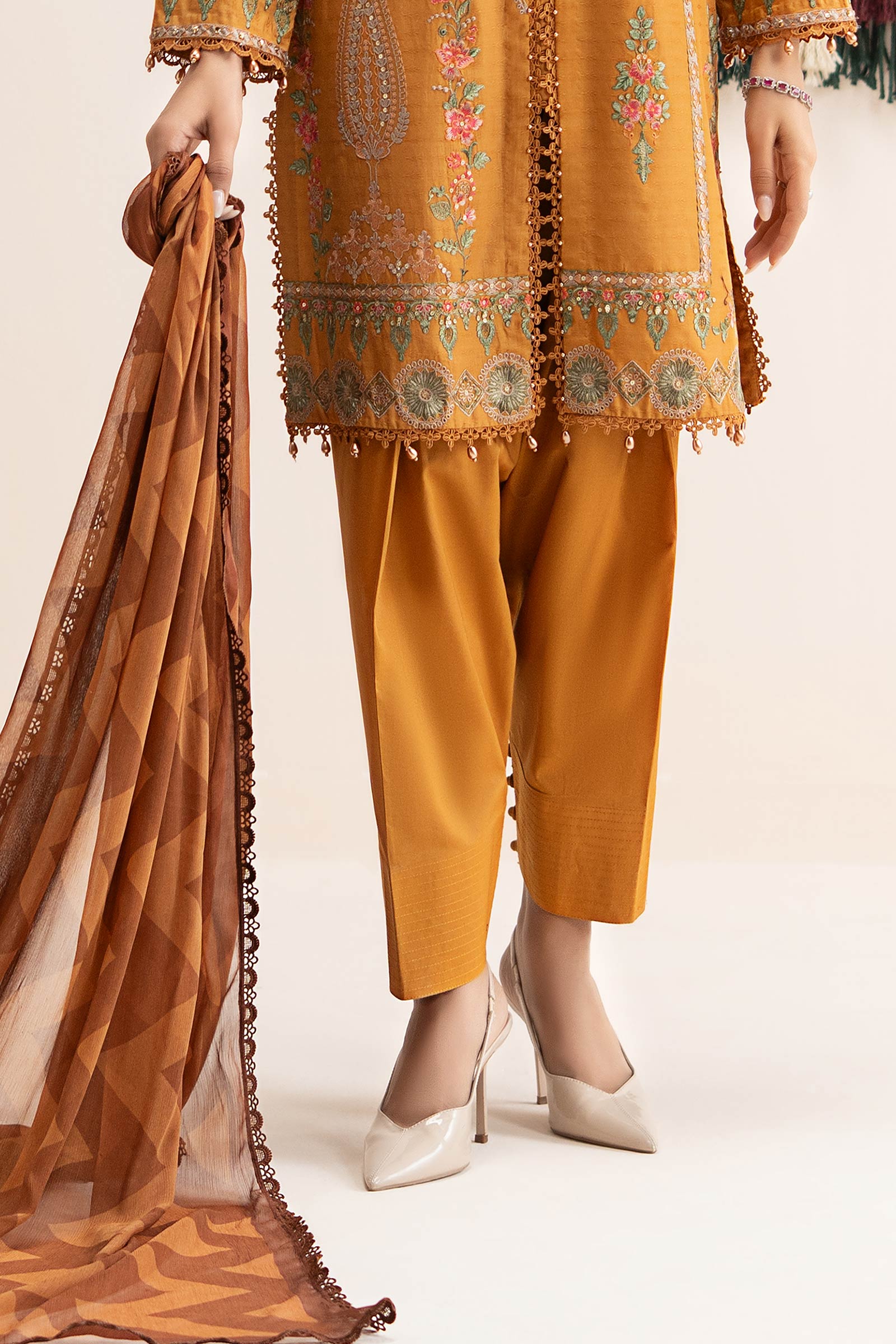 https://cdn.shopify.com/s/files/1/0620/8788/9062/files/DWEA2604MUSTARDCloseup_I.jpg?v=1780998848