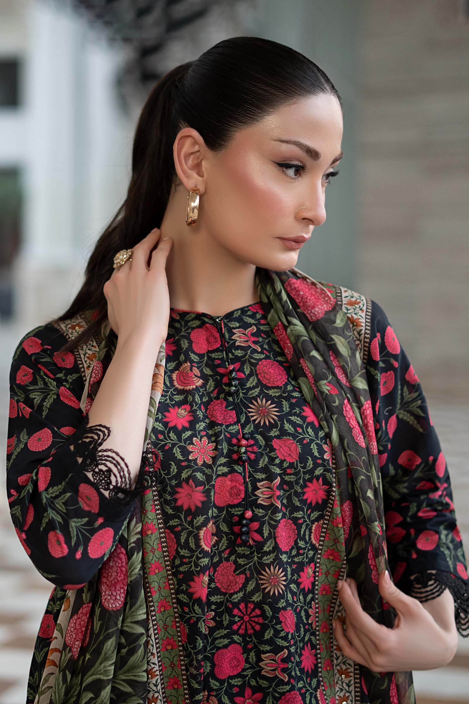https://cdn.shopify.com/s/files/1/0620/8788/9062/files/DWEA26101BlackCloseup_E.jpg?v=1779189284