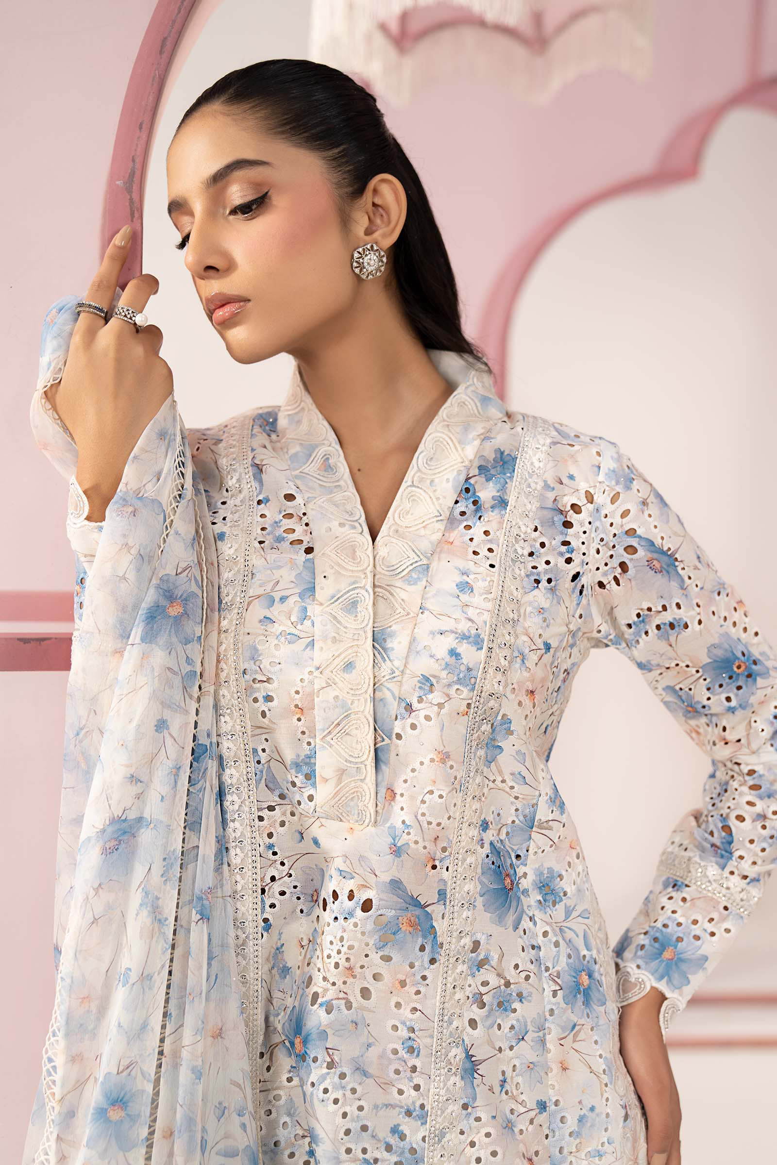 https://cdn.shopify.com/s/files/1/0620/8788/9062/files/DWEA26106FeroziCloseup_D_072531fe-3beb-40fc-b1ad-2dc956272680.jpg?v=1780660572
