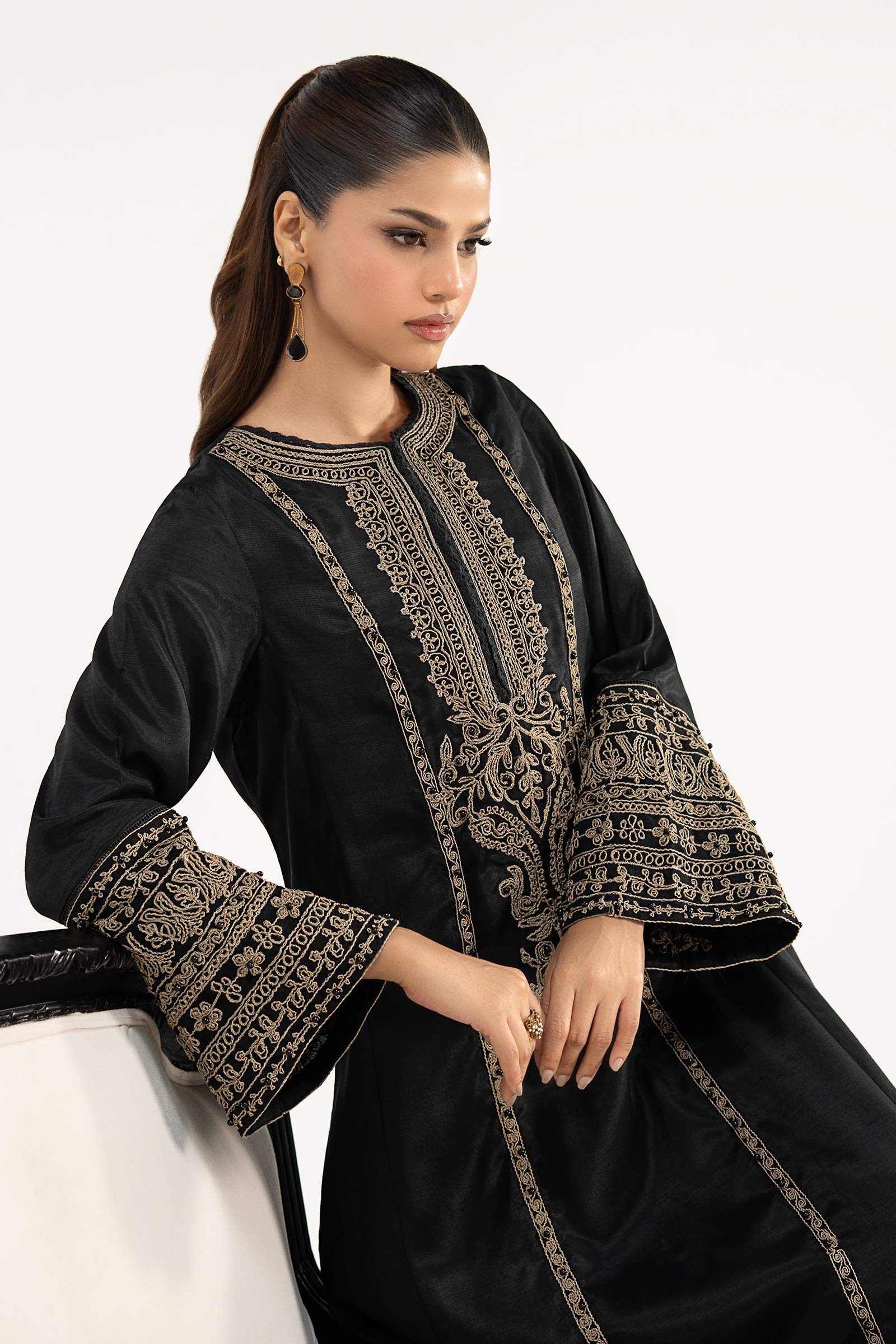 https://cdn.shopify.com/s/files/1/0620/8788/9062/files/DWEA2639BlackCloseup_E.jpg?v=1780660201