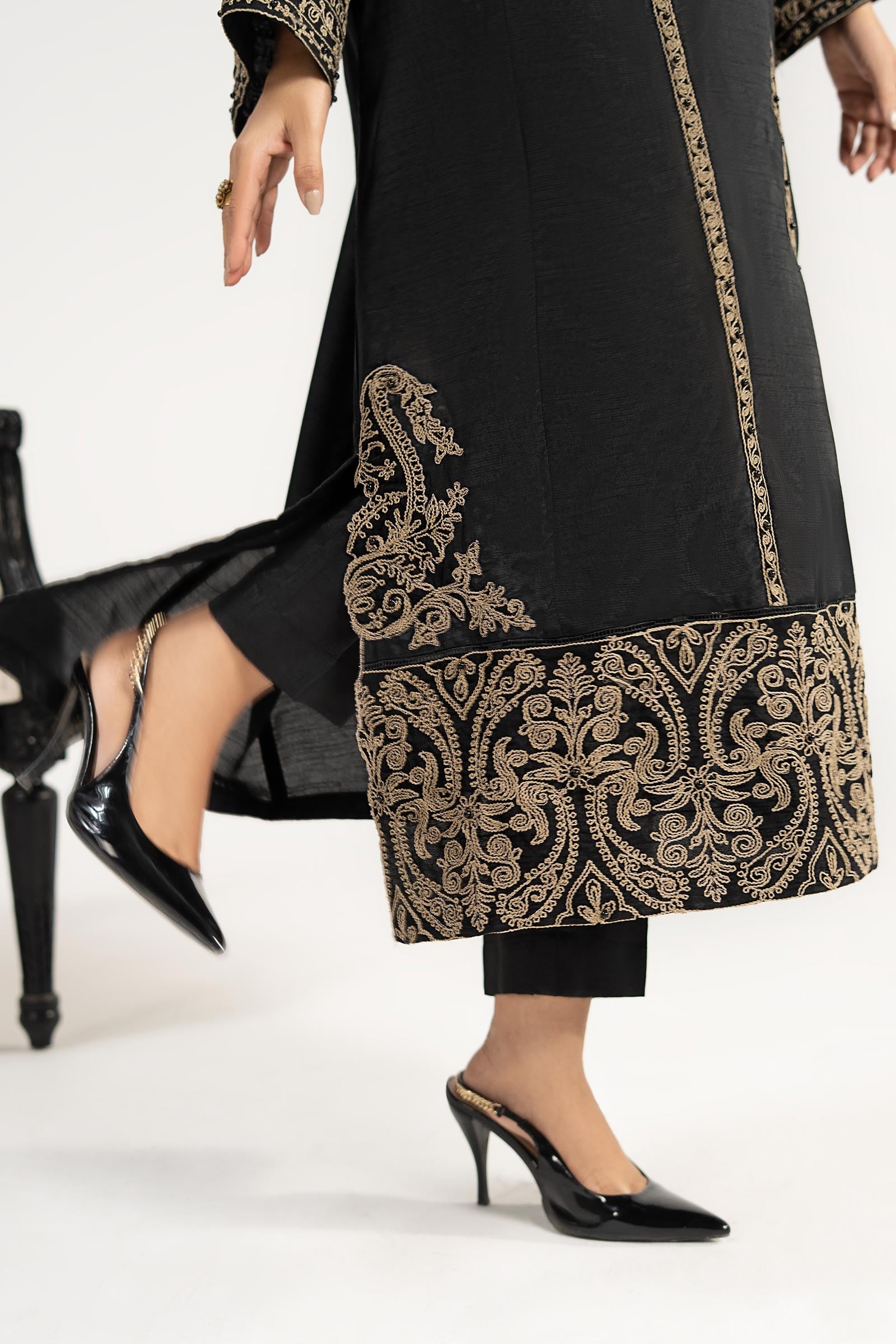 https://cdn.shopify.com/s/files/1/0620/8788/9062/files/DWEA2639BlackCloseup_J.jpg?v=1780660201