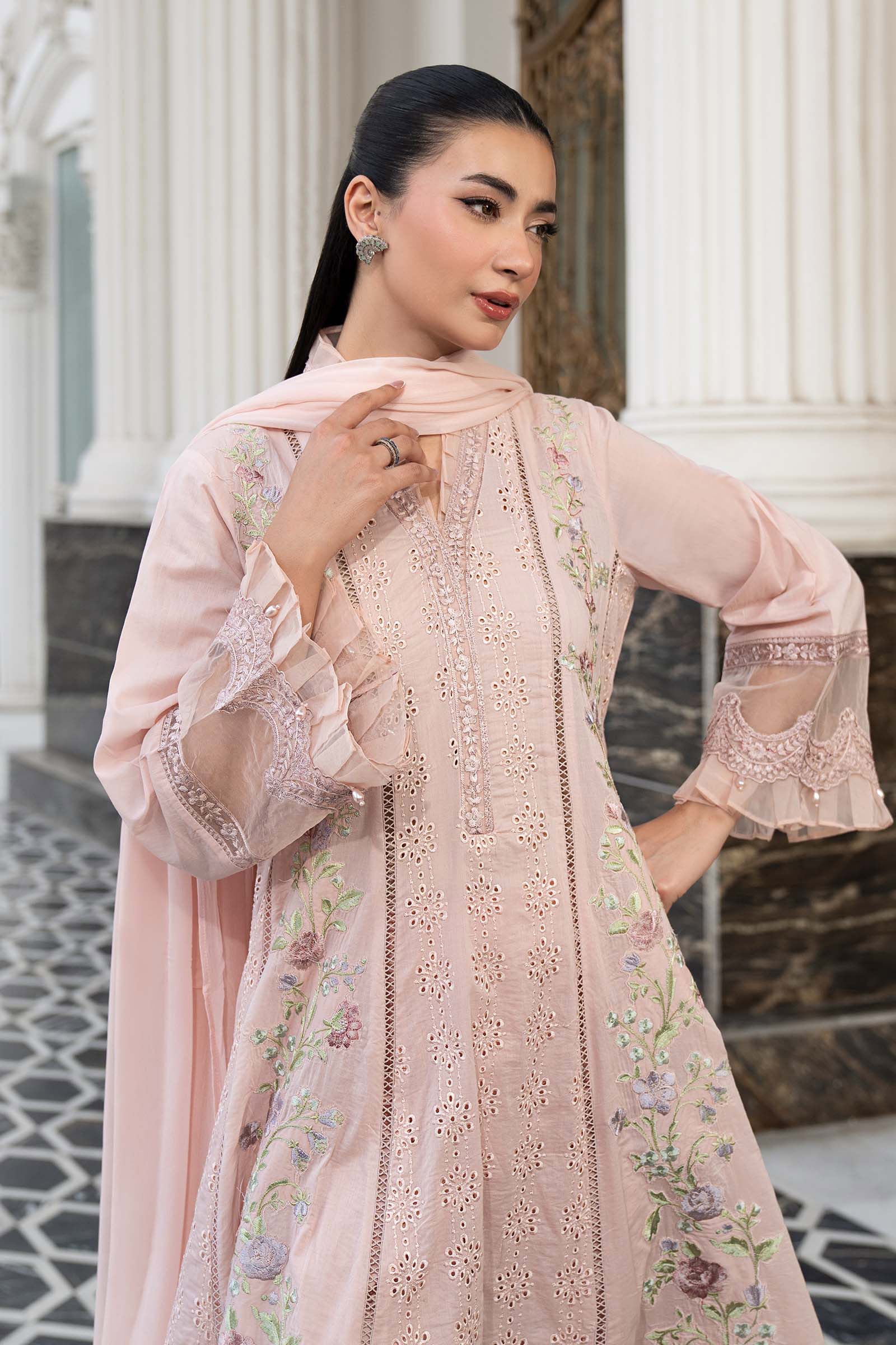 https://cdn.shopify.com/s/files/1/0620/8788/9062/files/DWEF2346R1Closeup_D.jpg?v=1780402848