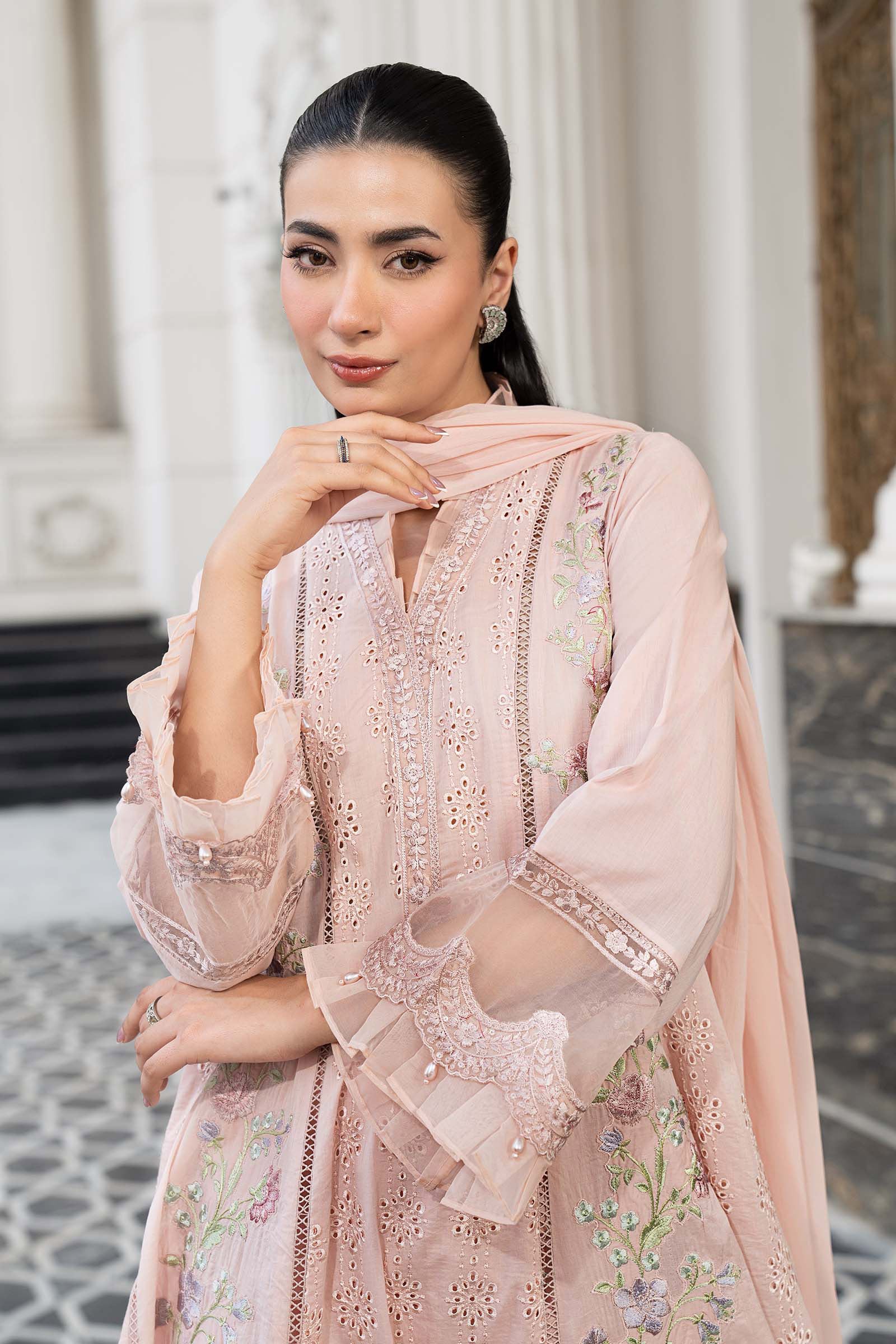 https://cdn.shopify.com/s/files/1/0620/8788/9062/files/DWEF2346R1Closeup_E.jpg?v=1780402848