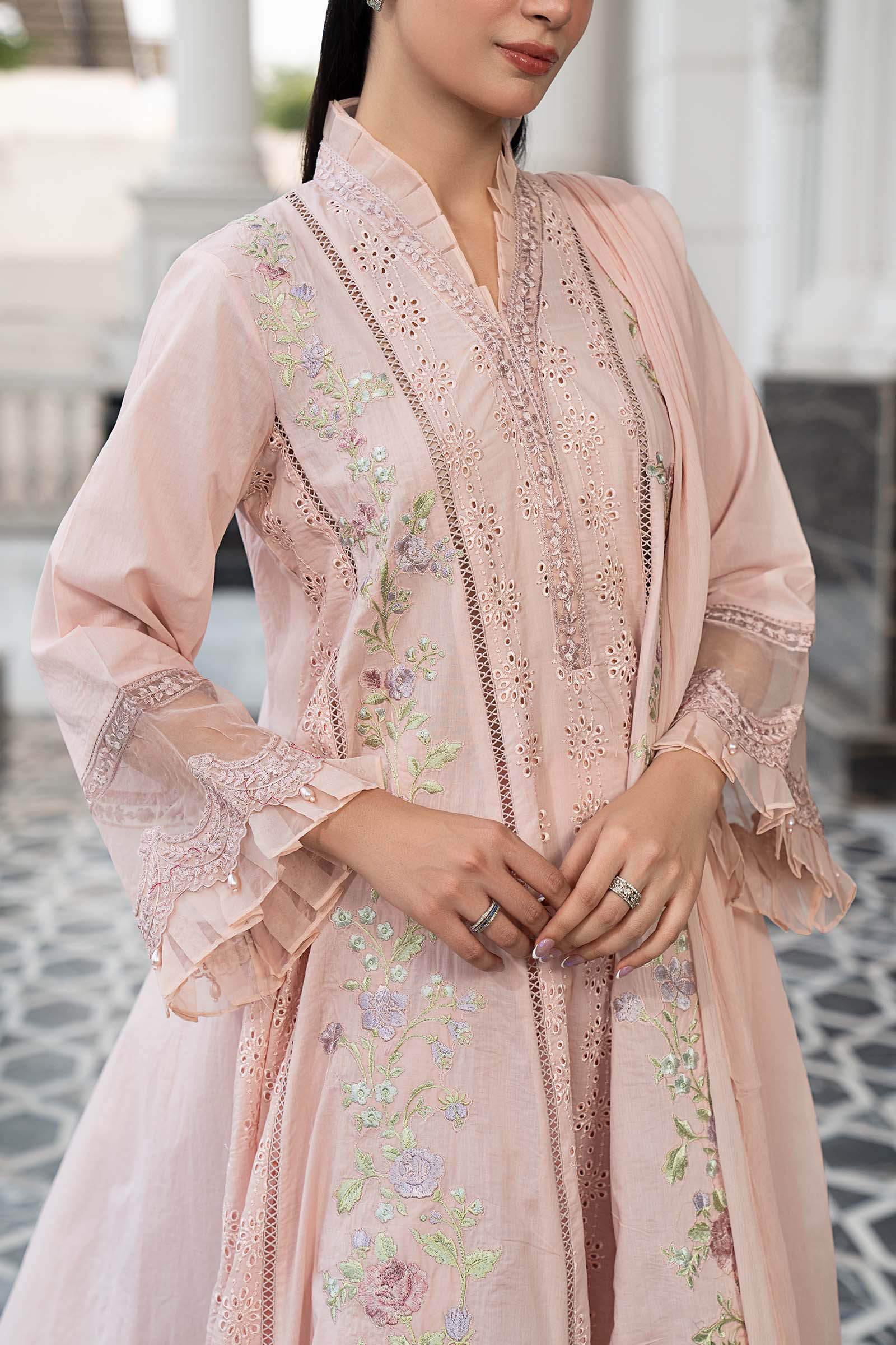 https://cdn.shopify.com/s/files/1/0620/8788/9062/files/DWEF2346R1Closeup_F.jpg?v=1780402849