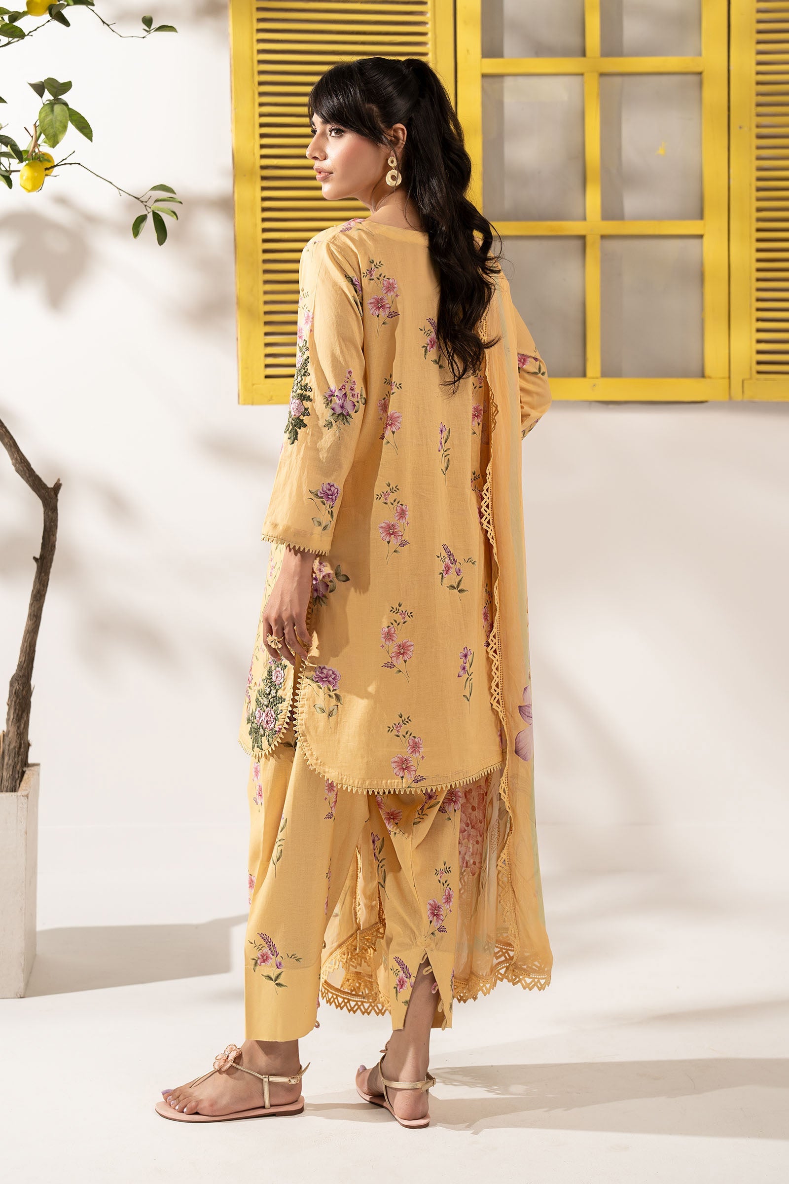 https://cdn.shopify.com/s/files/1/0620/8788/9062/files/DWEF2635YellowBack_C.jpg?v=1773739849