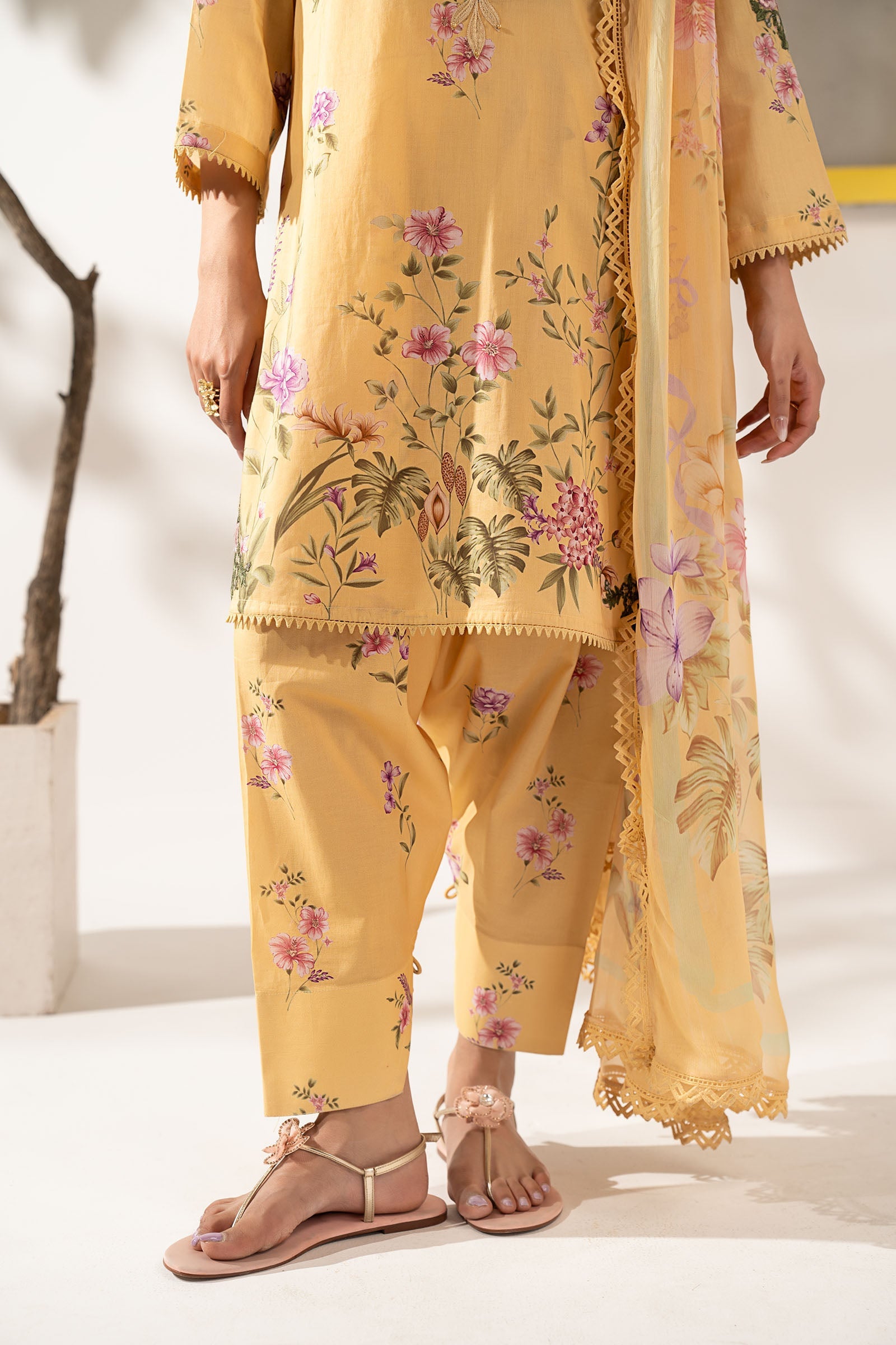 https://cdn.shopify.com/s/files/1/0620/8788/9062/files/DWEF2635YellowCloseup_G.jpg?v=1773739849