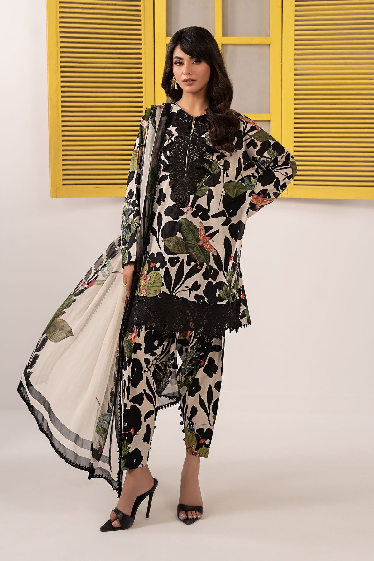 3 Piece Embroidered Lawn Suit
