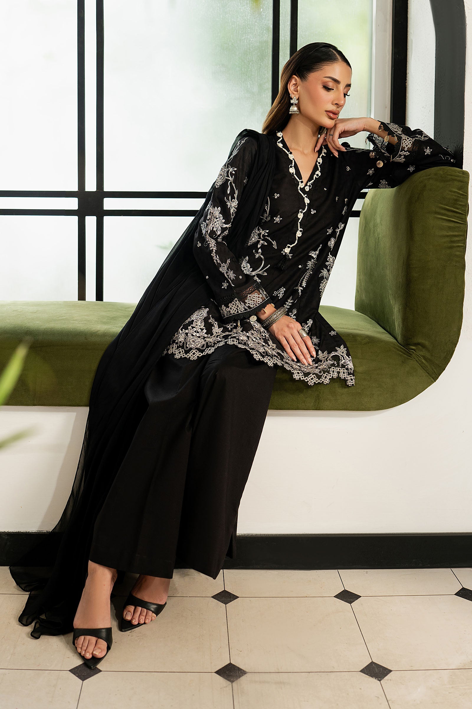 https://cdn.shopify.com/s/files/1/0620/8788/9062/files/DWMN2608Closeup_J.jpg?v=1780914896